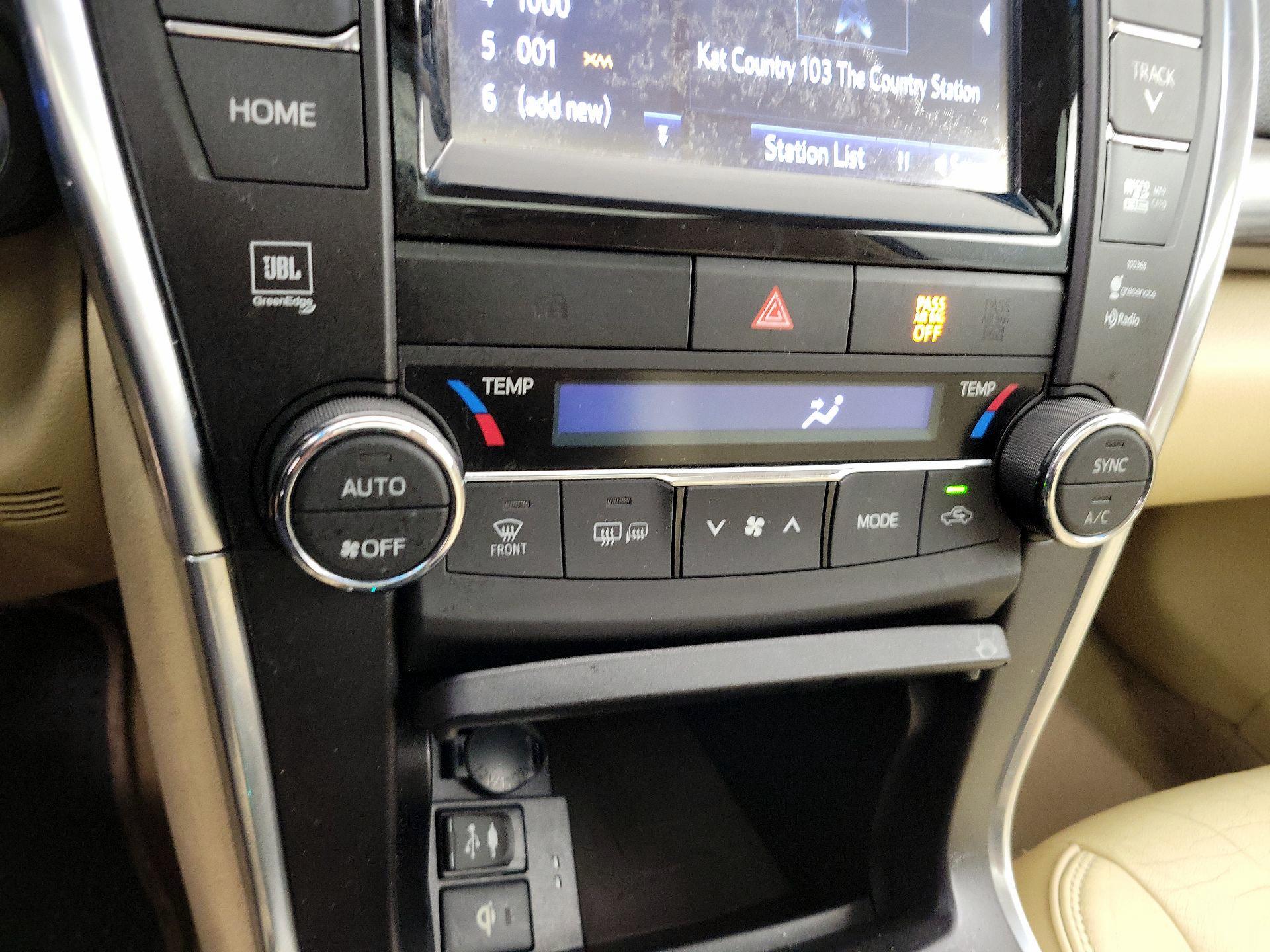 Thumbnail: 2015 Toyota Camry - 16