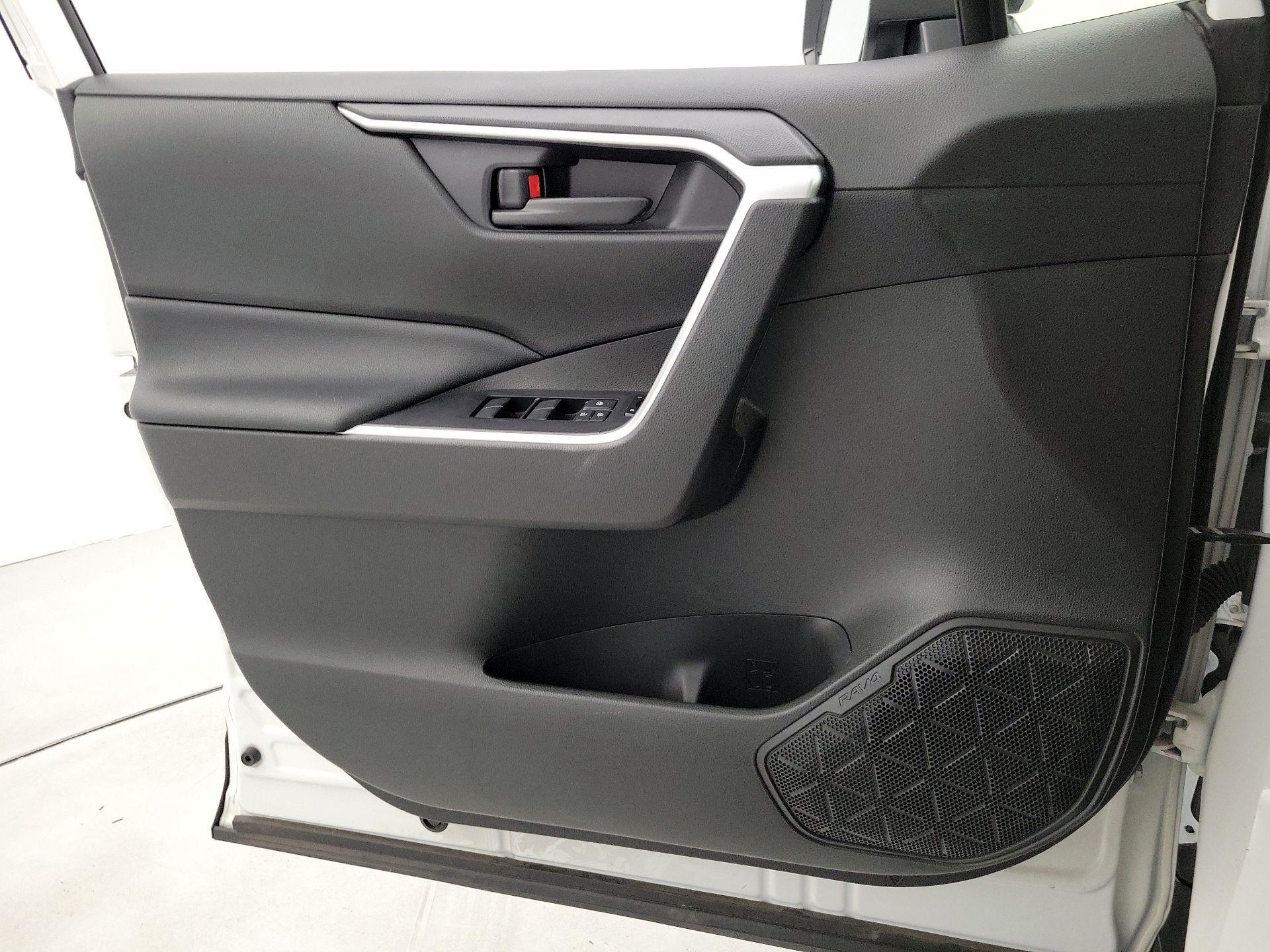 Thumbnail: 2020 Toyota RAV4 - 12