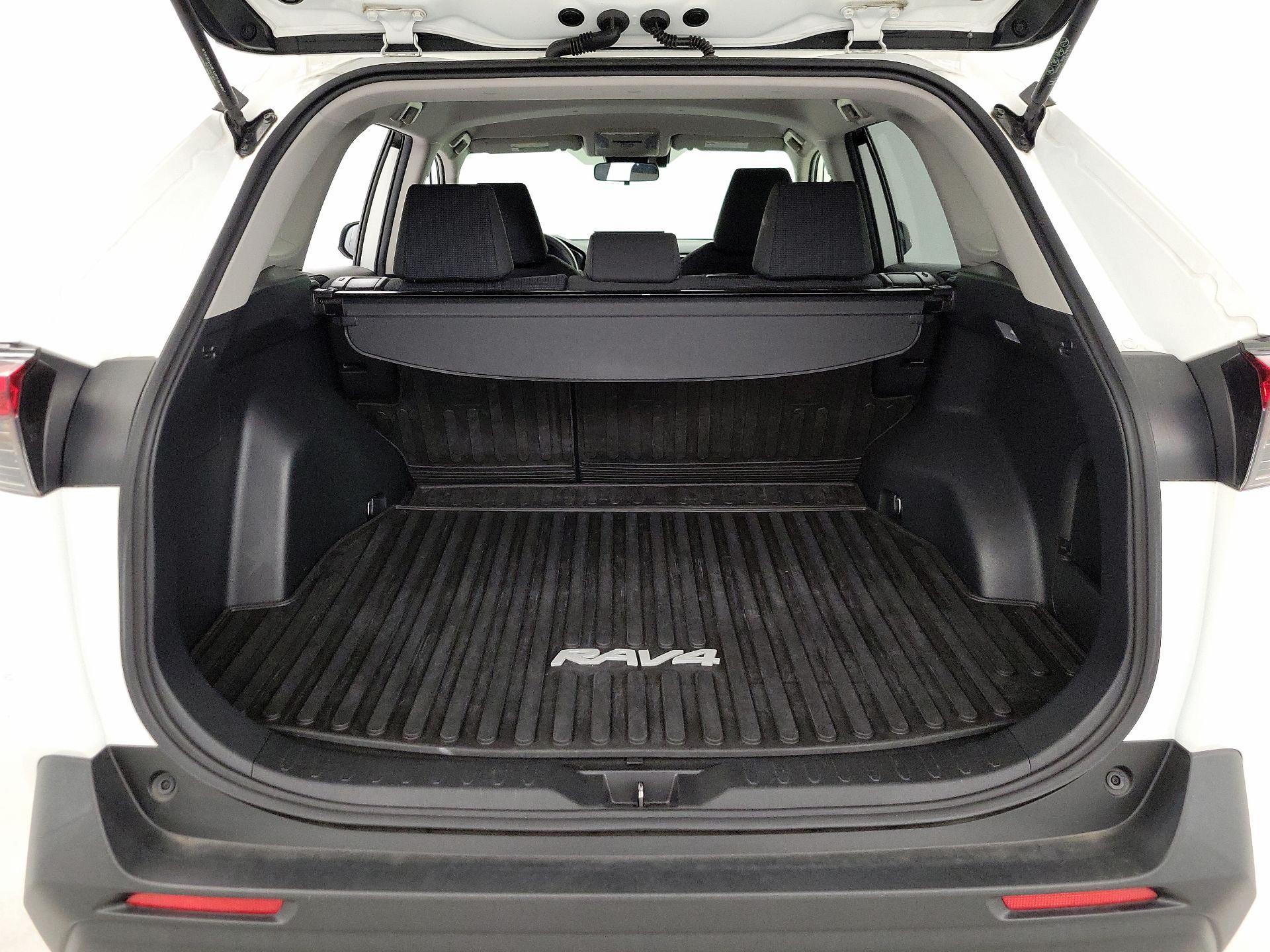 Thumbnail: 2020 Toyota RAV4 - 20