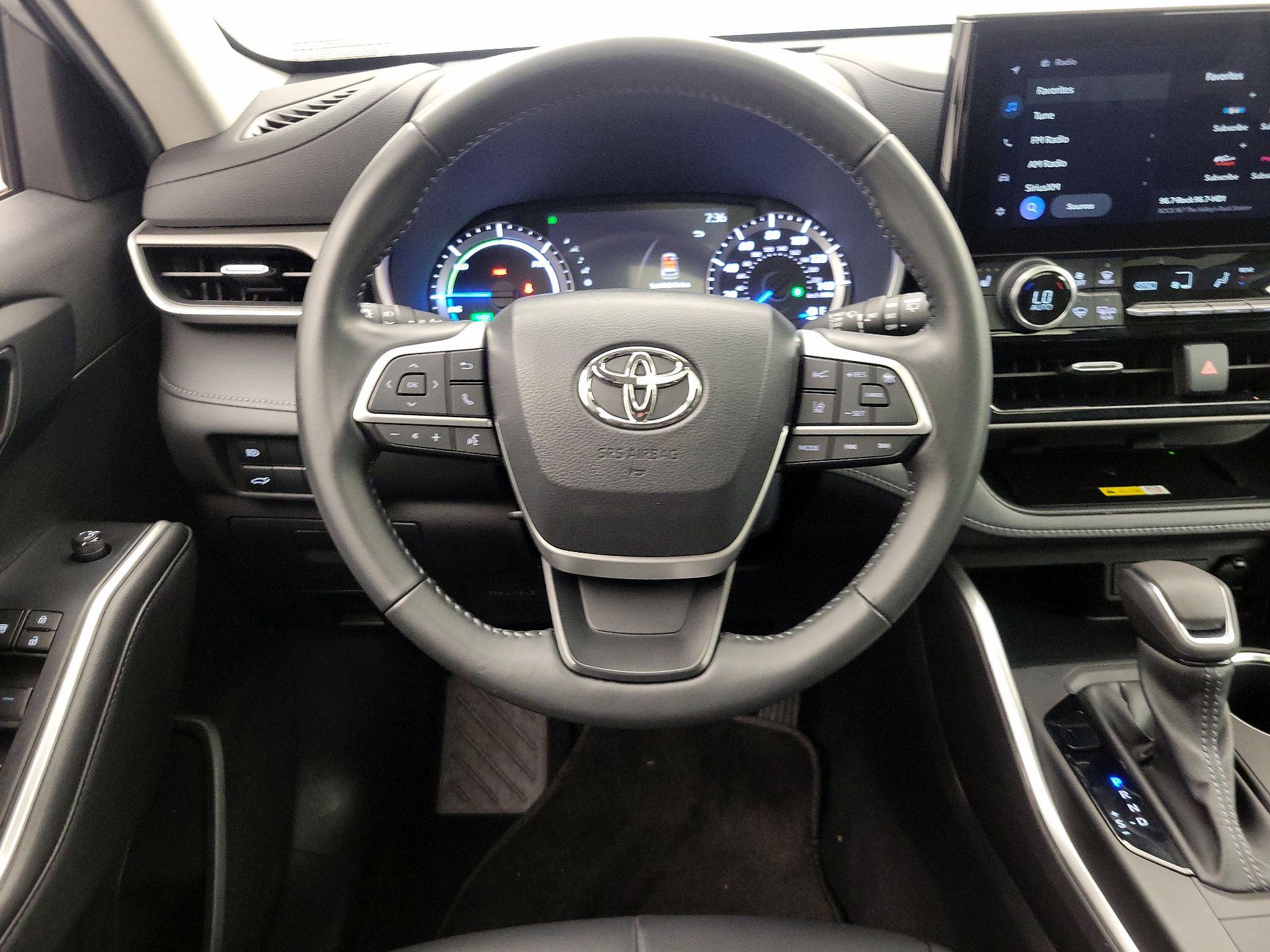 Thumbnail: 2023 Toyota Highlander - 10
