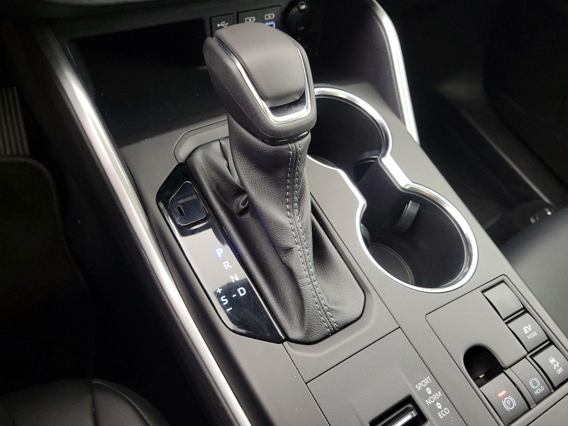 Thumbnail: 2023 Toyota Highlander - 17