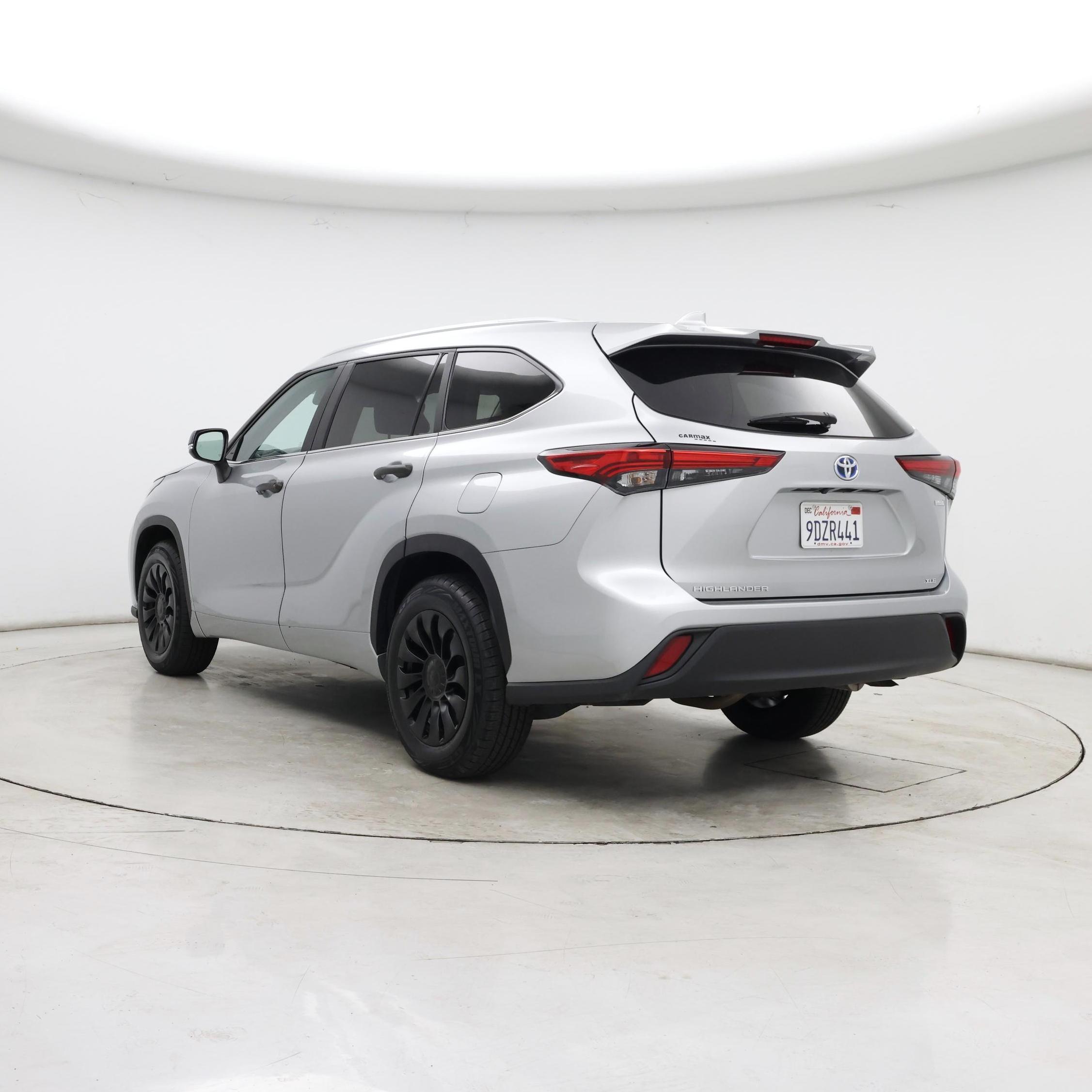 Thumbnail: 2023 Toyota Highlander - 2