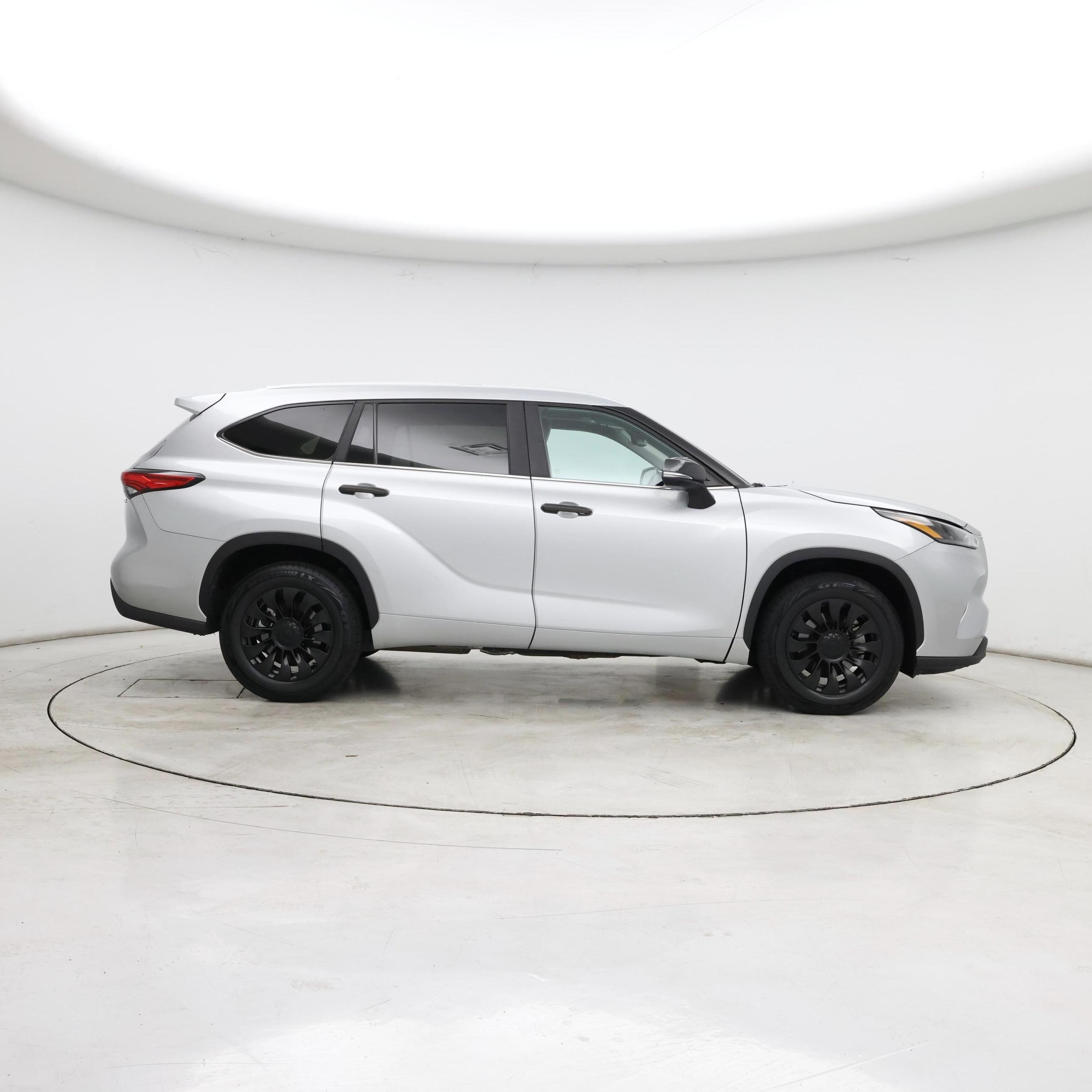 Thumbnail: 2023 Toyota Highlander - 7