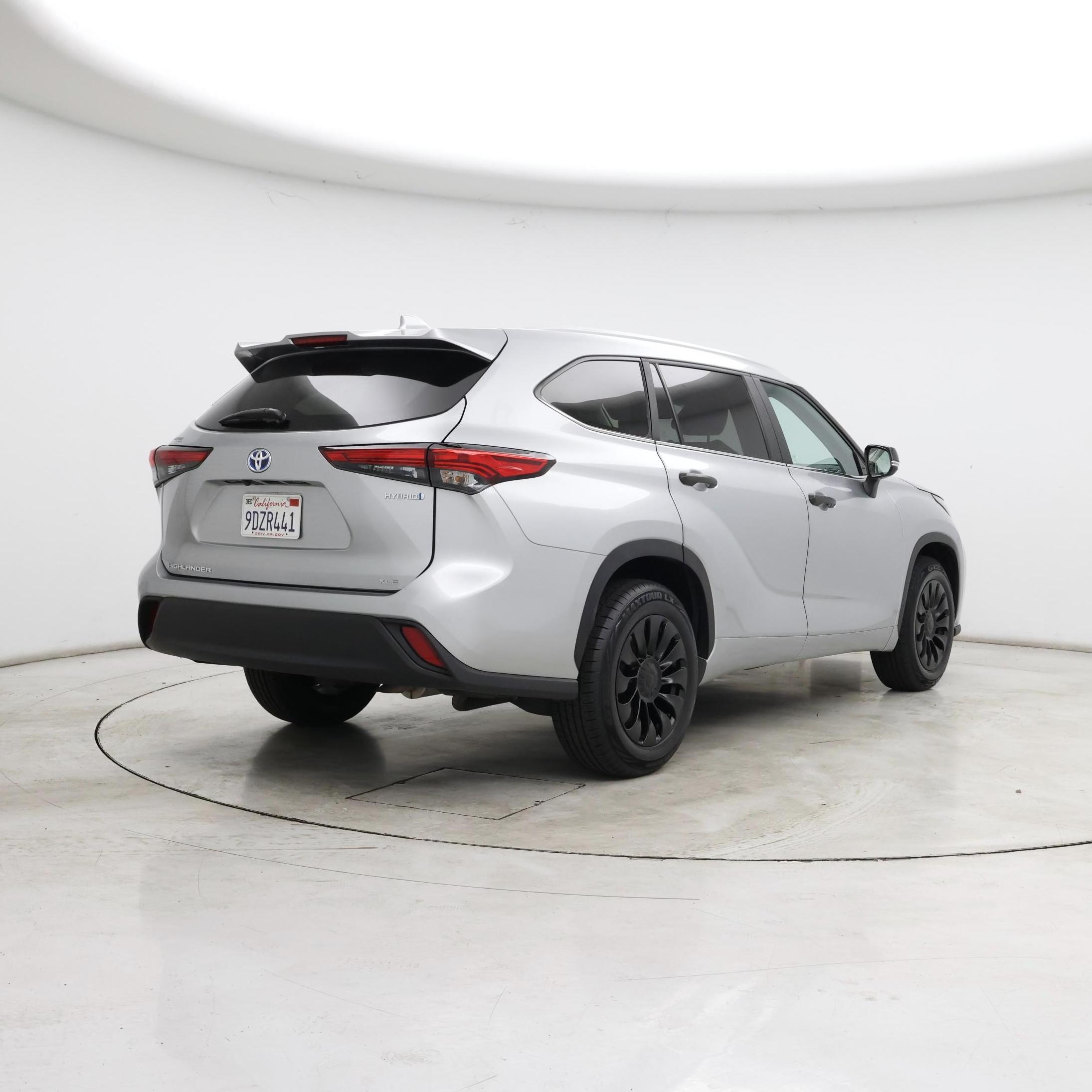 Thumbnail: 2023 Toyota Highlander - 8