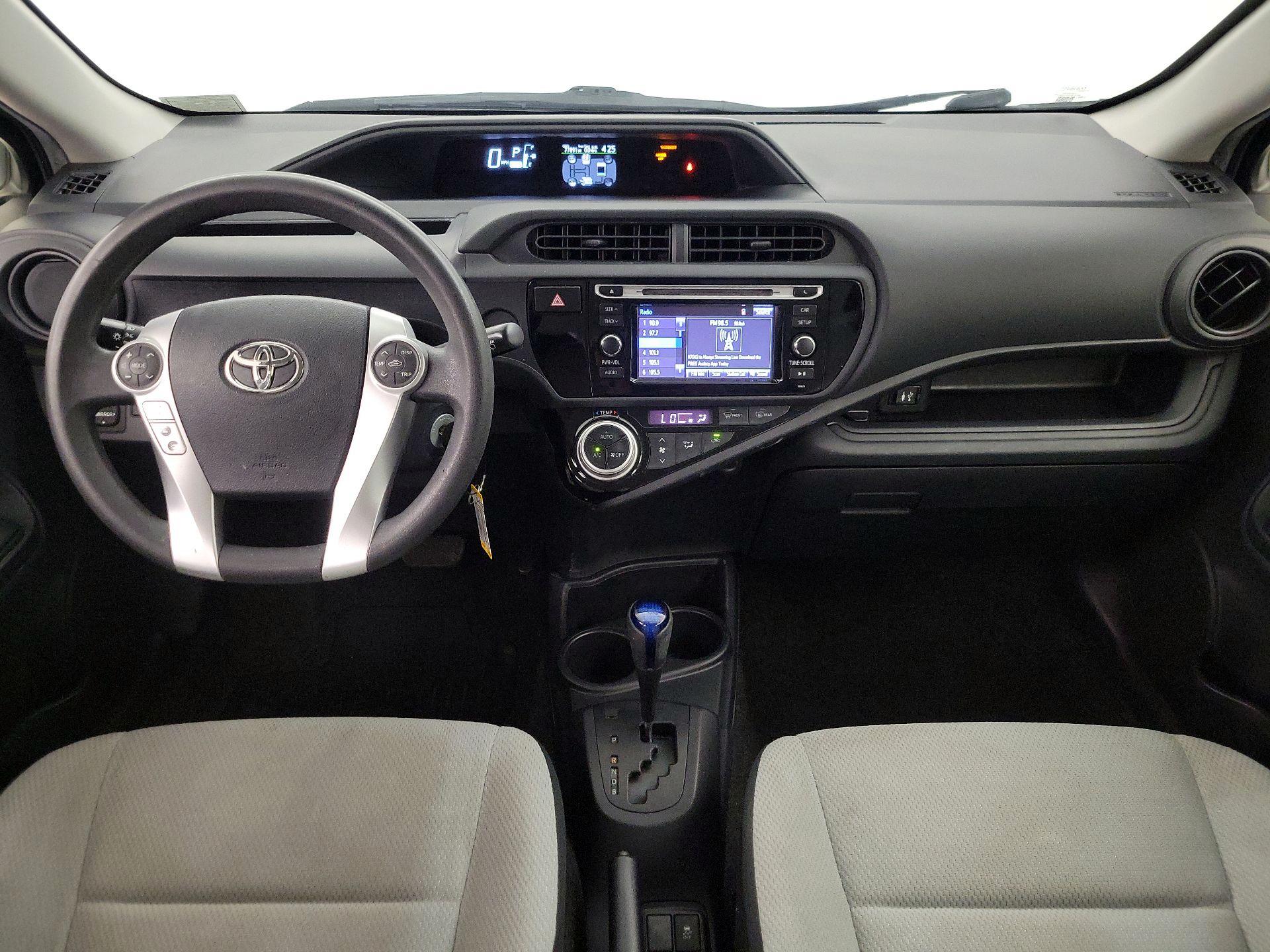 Thumbnail: 2016 Toyota Prius c - 9