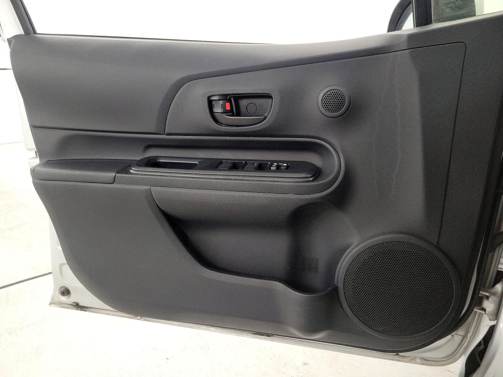 Thumbnail: 2016 Toyota Prius c - 12