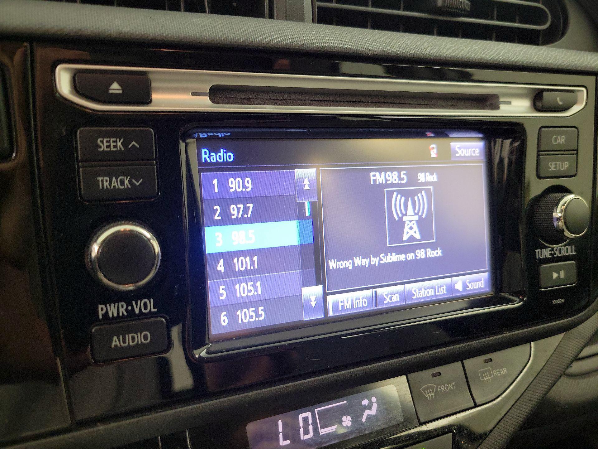 Thumbnail: 2016 Toyota Prius c - 14