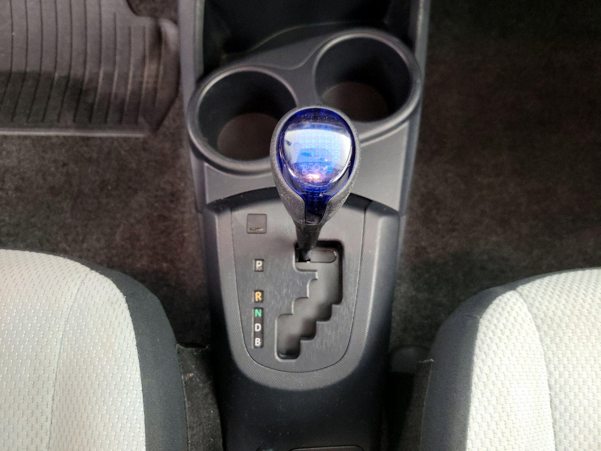 Thumbnail: 2016 Toyota Prius c - 16