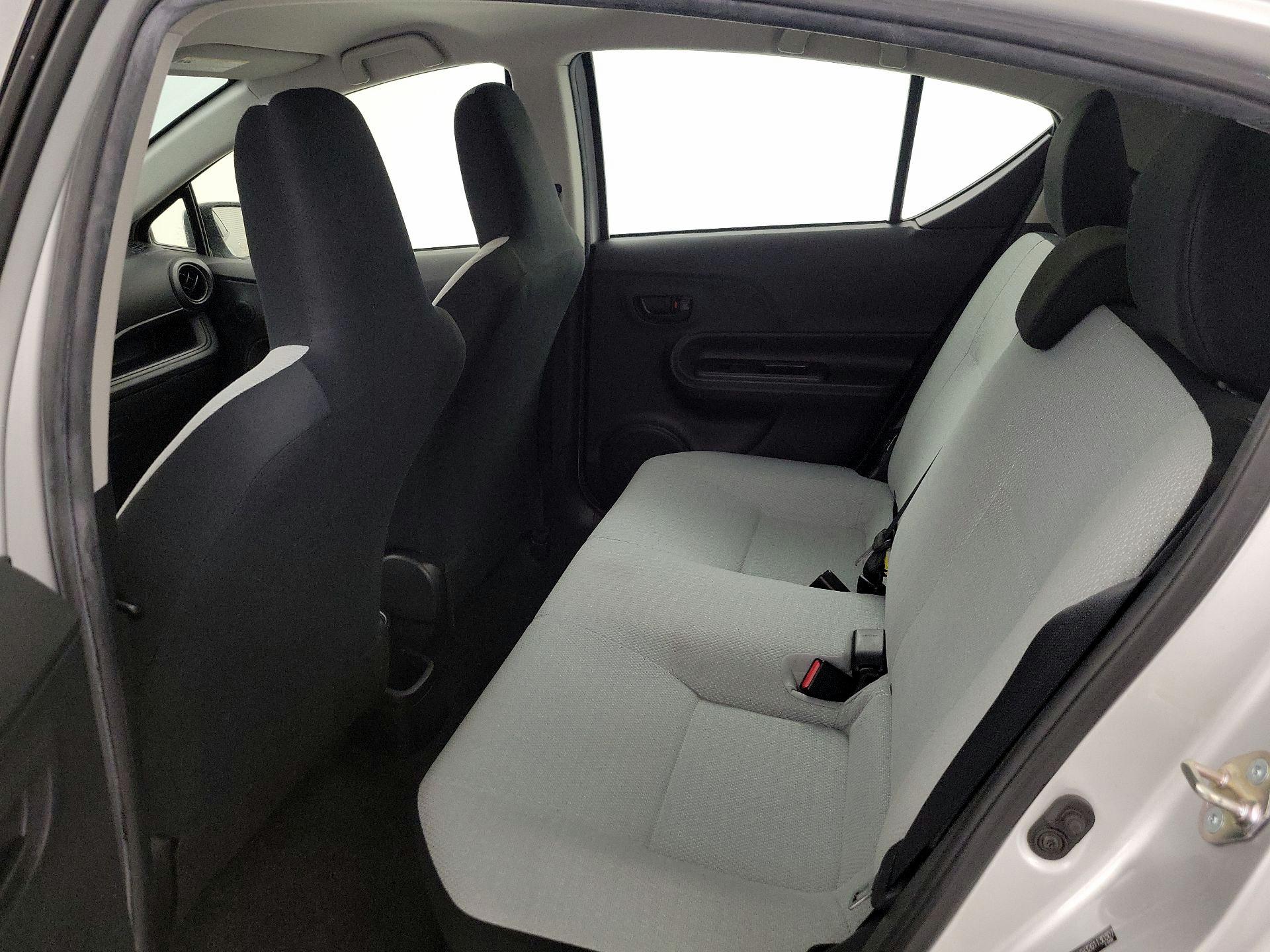 Thumbnail: 2016 Toyota Prius c - 18