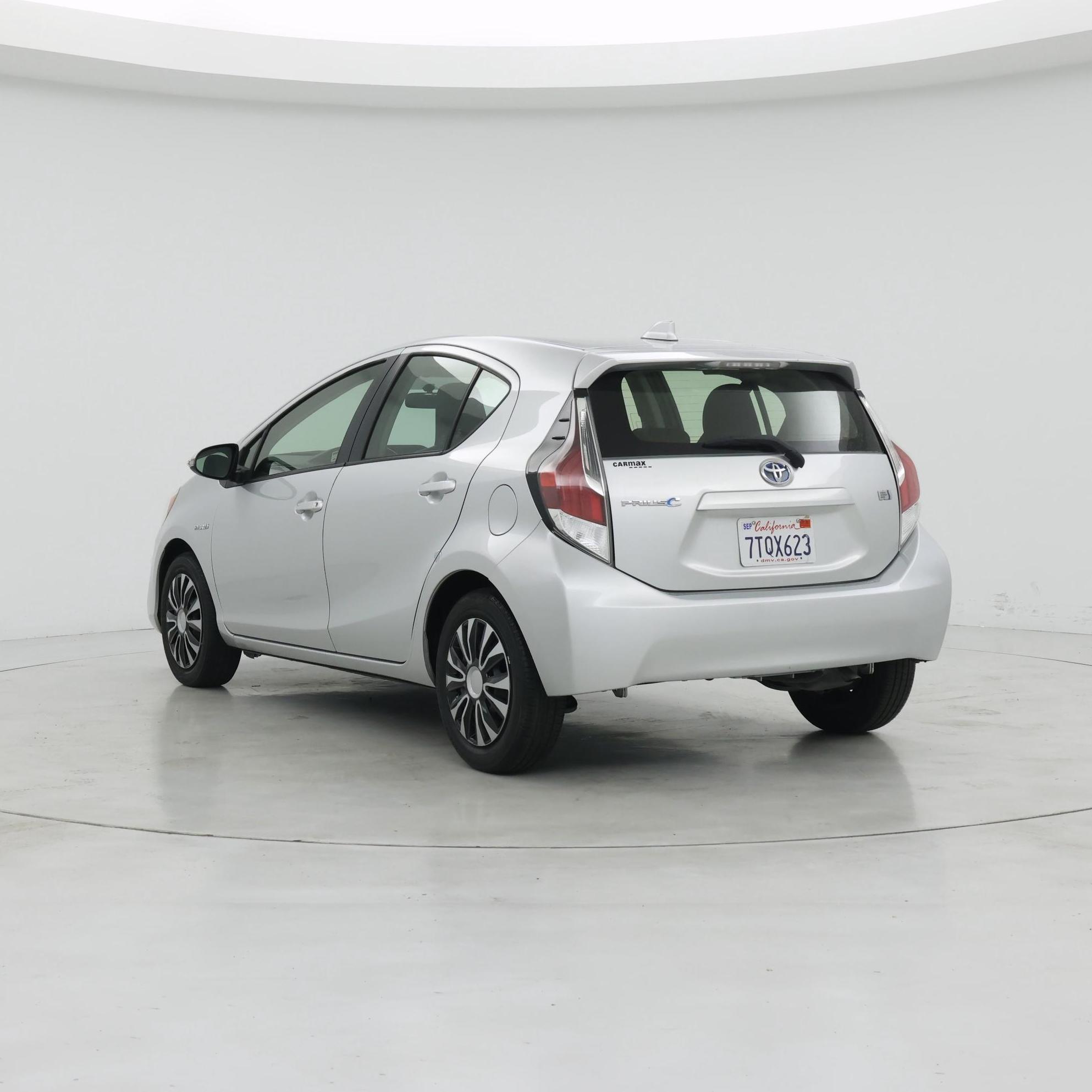 Thumbnail: 2016 Toyota Prius c - 2