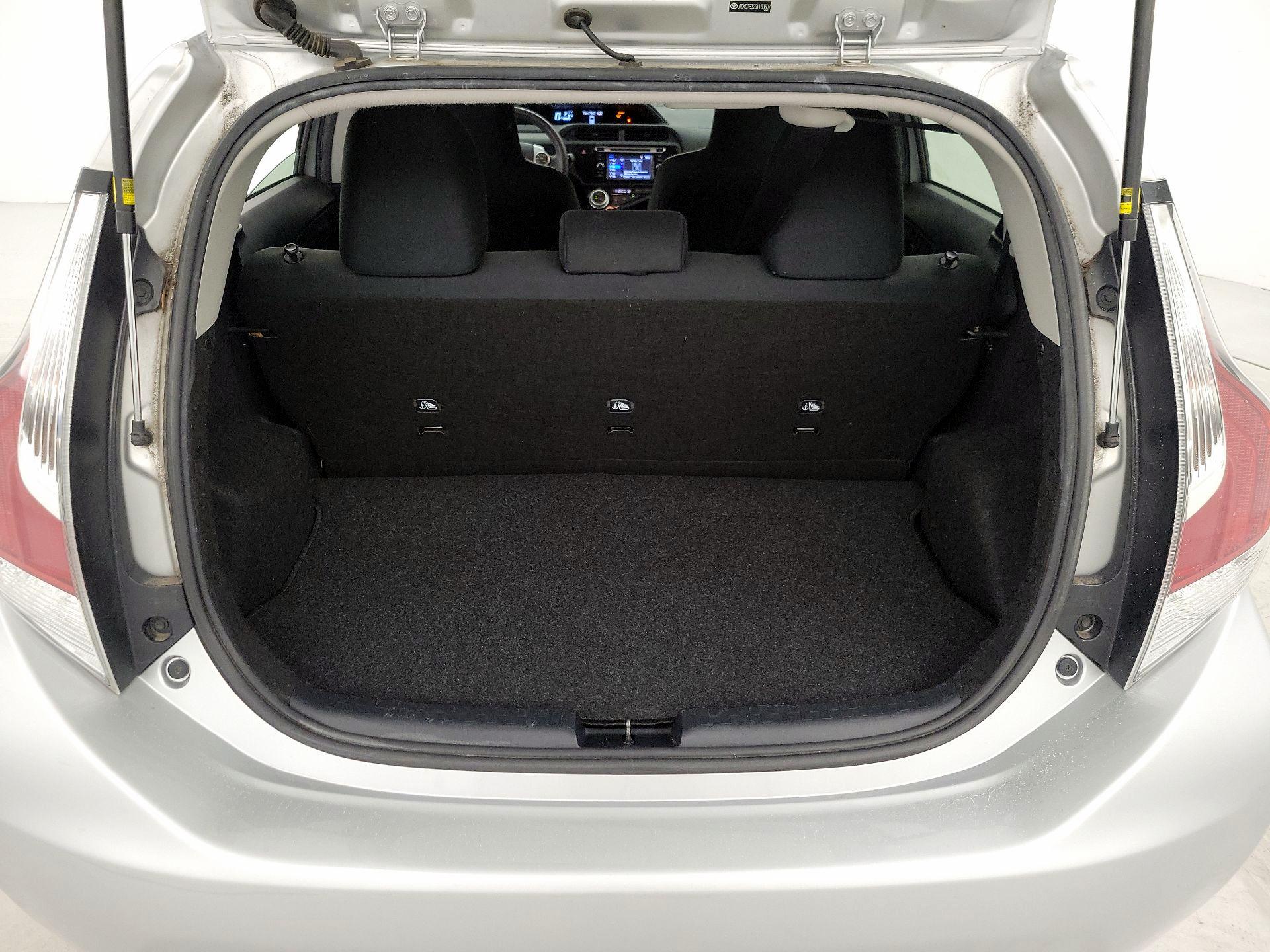 Thumbnail: 2016 Toyota Prius c - 19