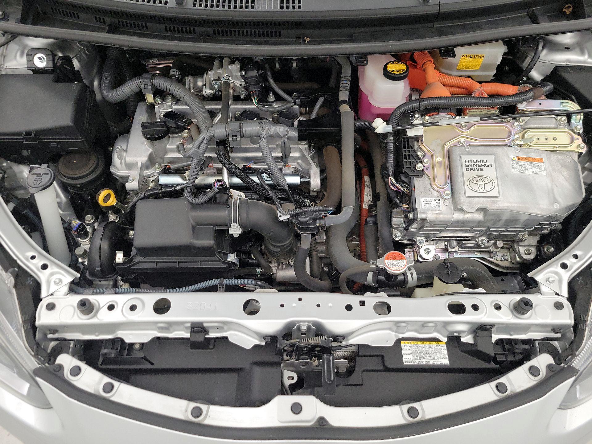 Thumbnail: 2016 Toyota Prius c - 20