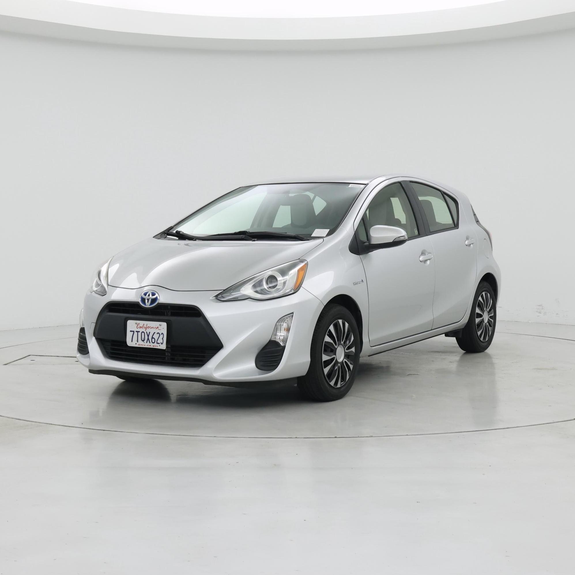 Thumbnail: 2016 Toyota Prius c - 4