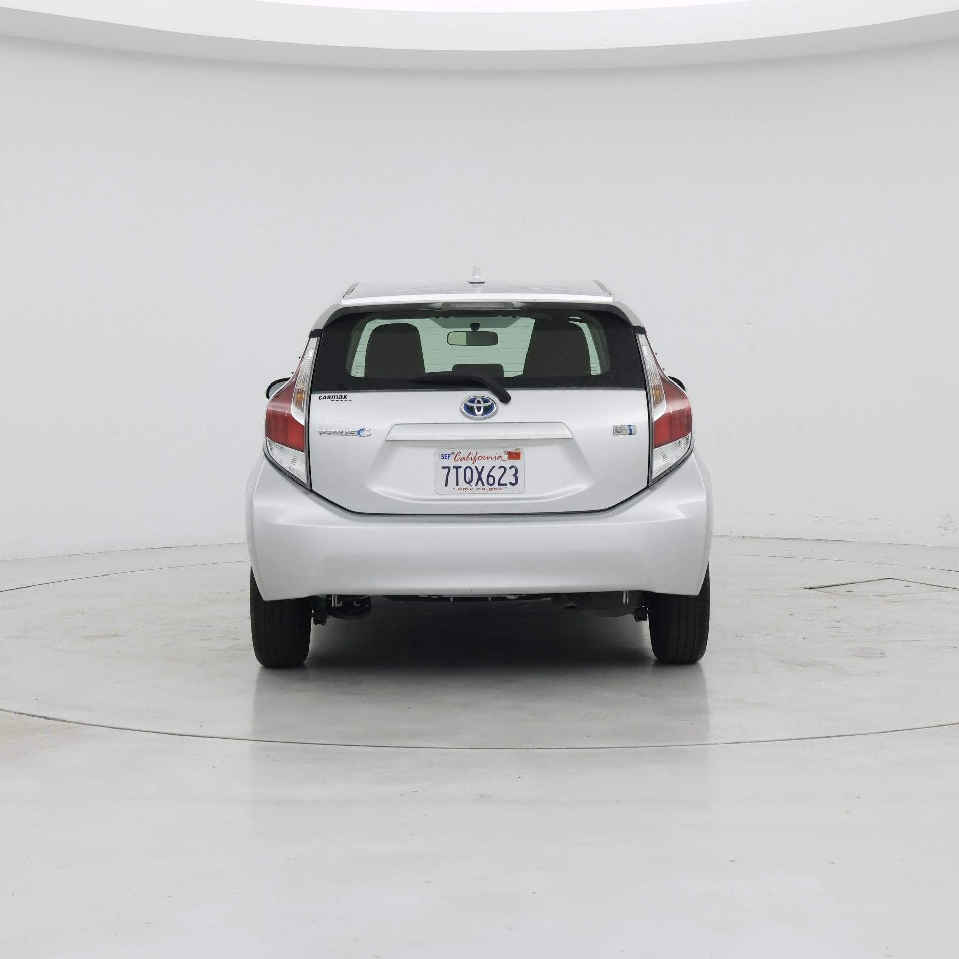 Thumbnail: 2016 Toyota Prius c - 6