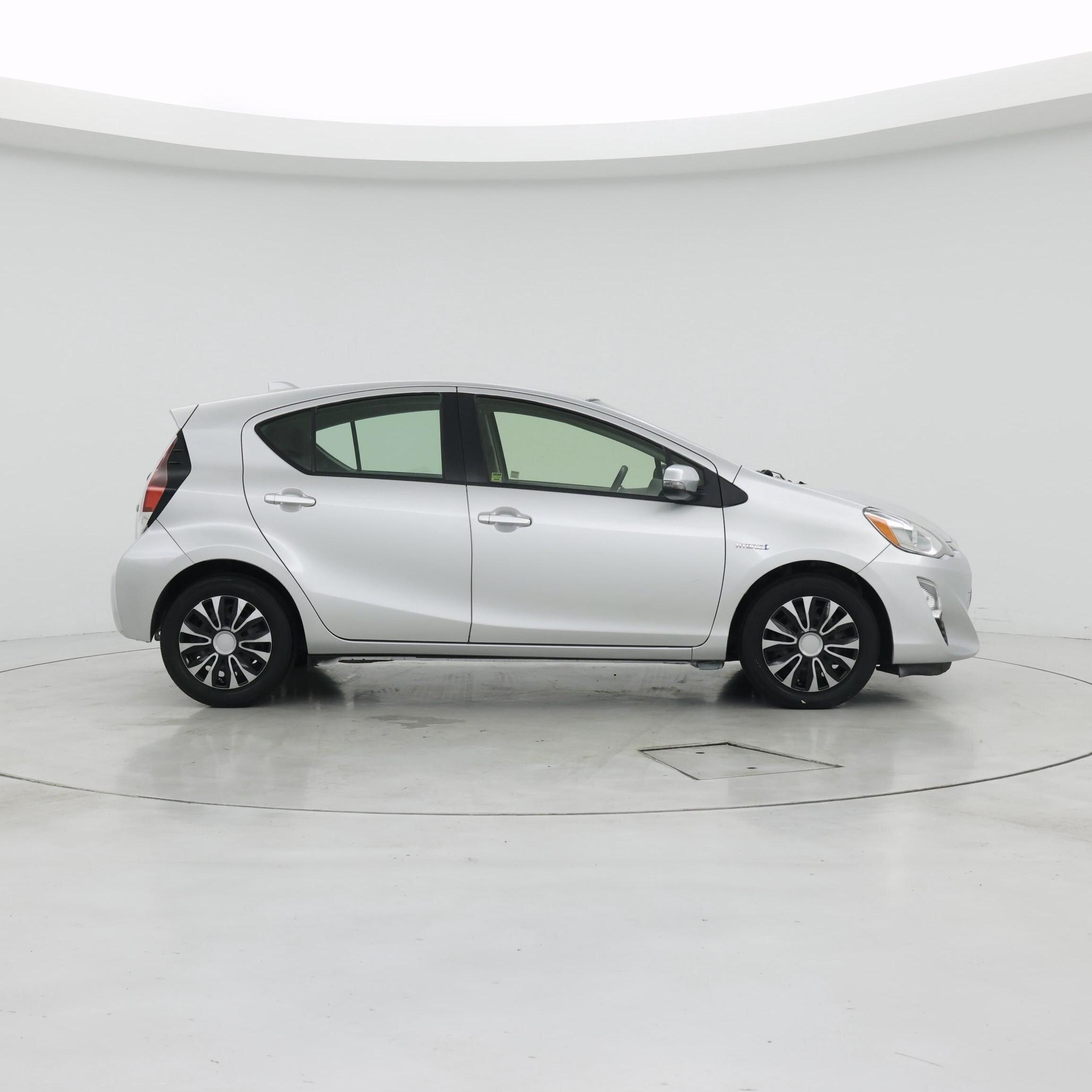 Thumbnail: 2016 Toyota Prius c - 7