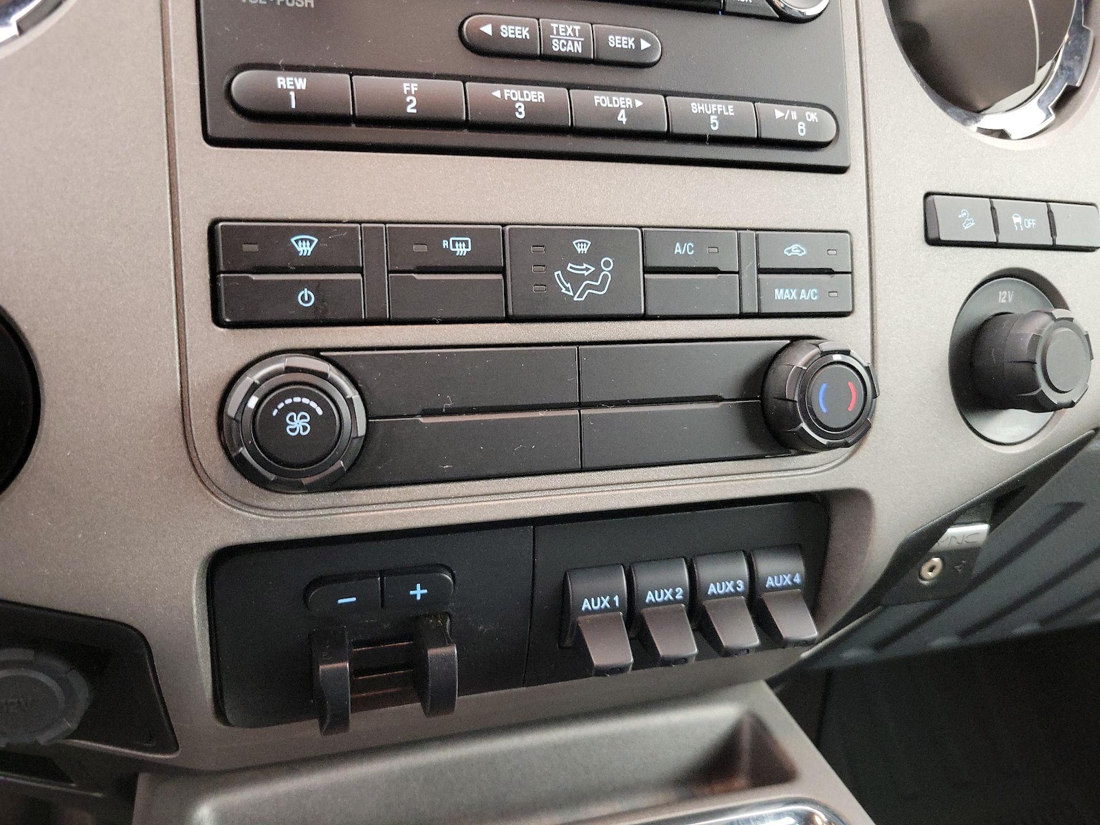 2016 Ford F-350 Super Duty XLT - Photo 17