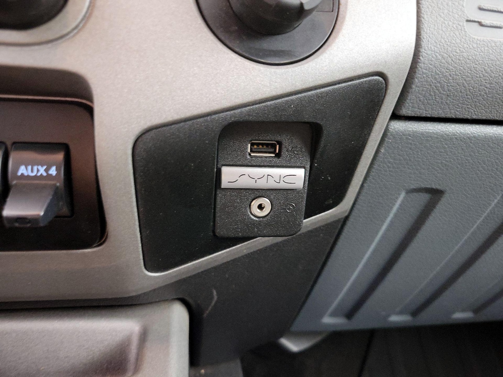 2016 Ford F-350 Super Duty XLT - Photo 19