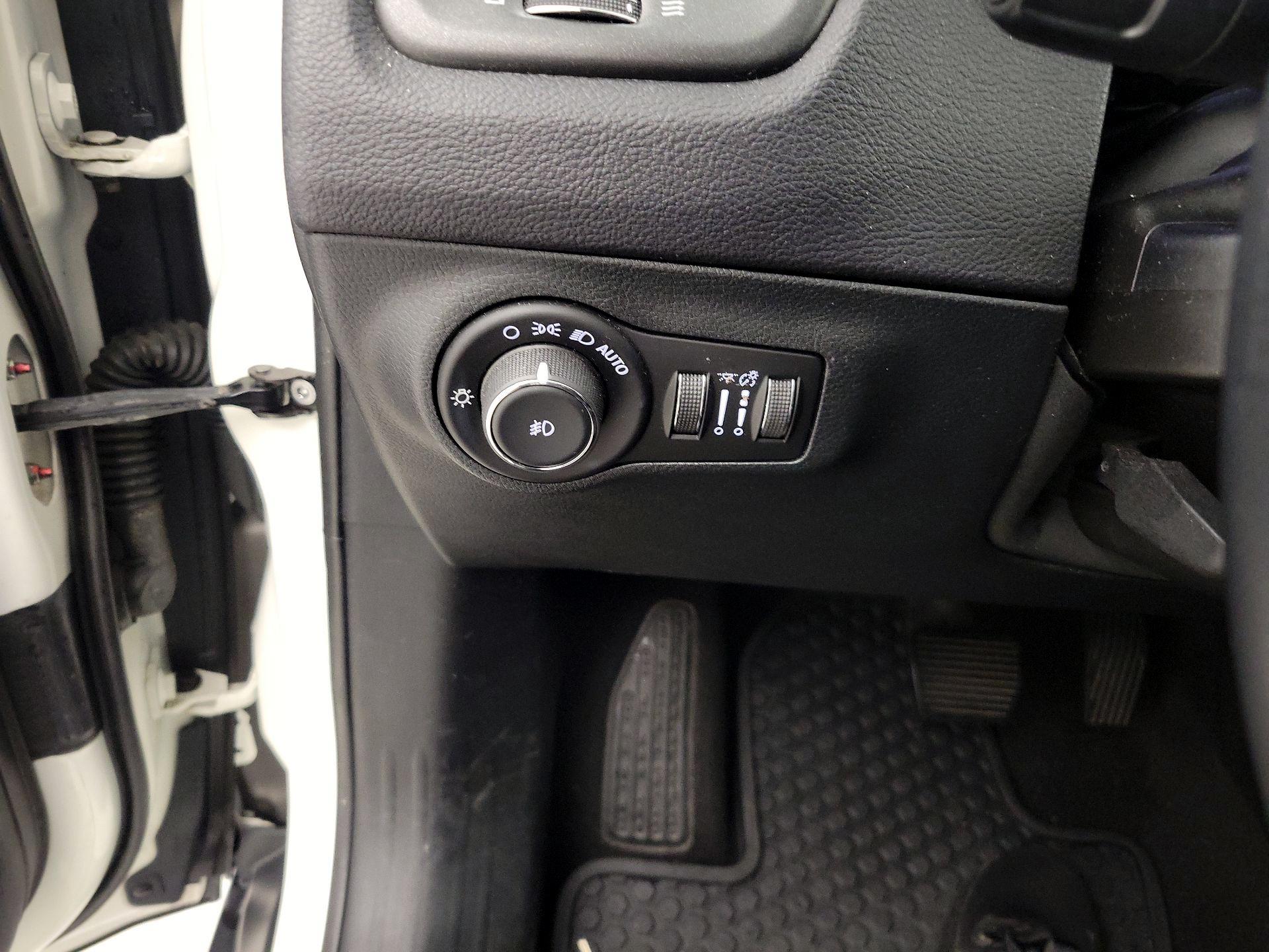 Thumbnail: 2018 Jeep Compass - 13