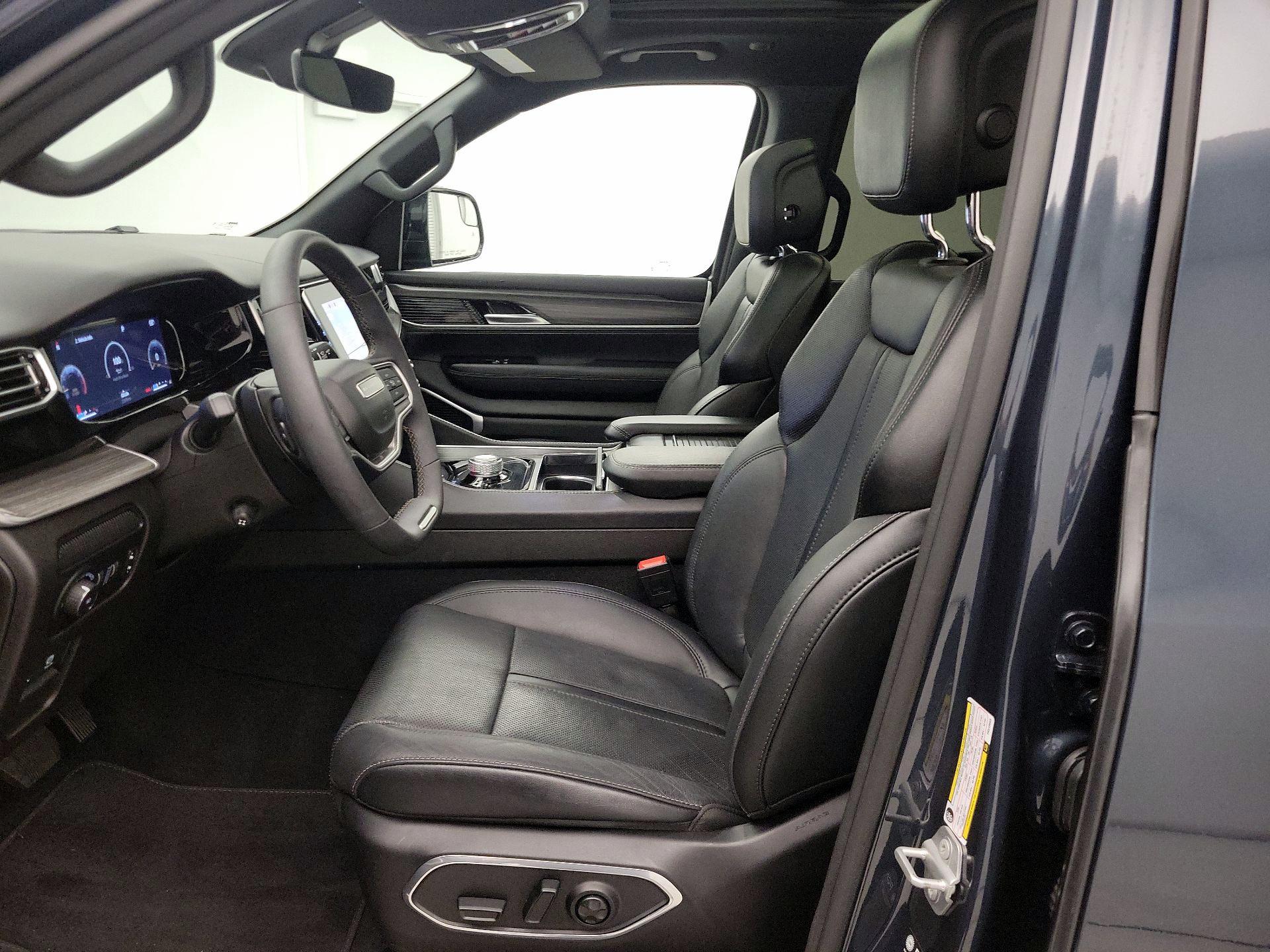 Thumbnail: 2023 Jeep Wagoneer - 11