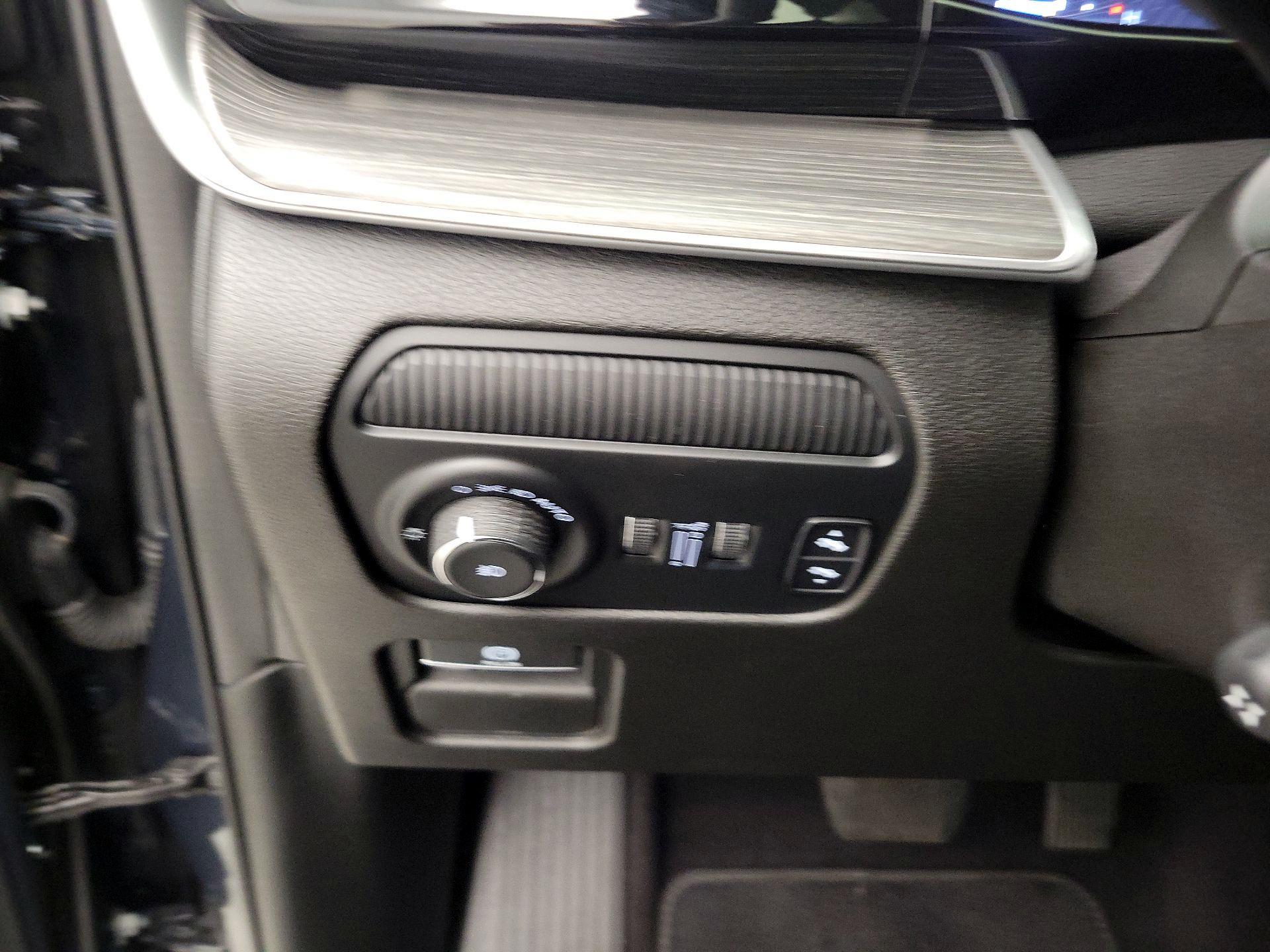 Thumbnail: 2023 Jeep Wagoneer - 13