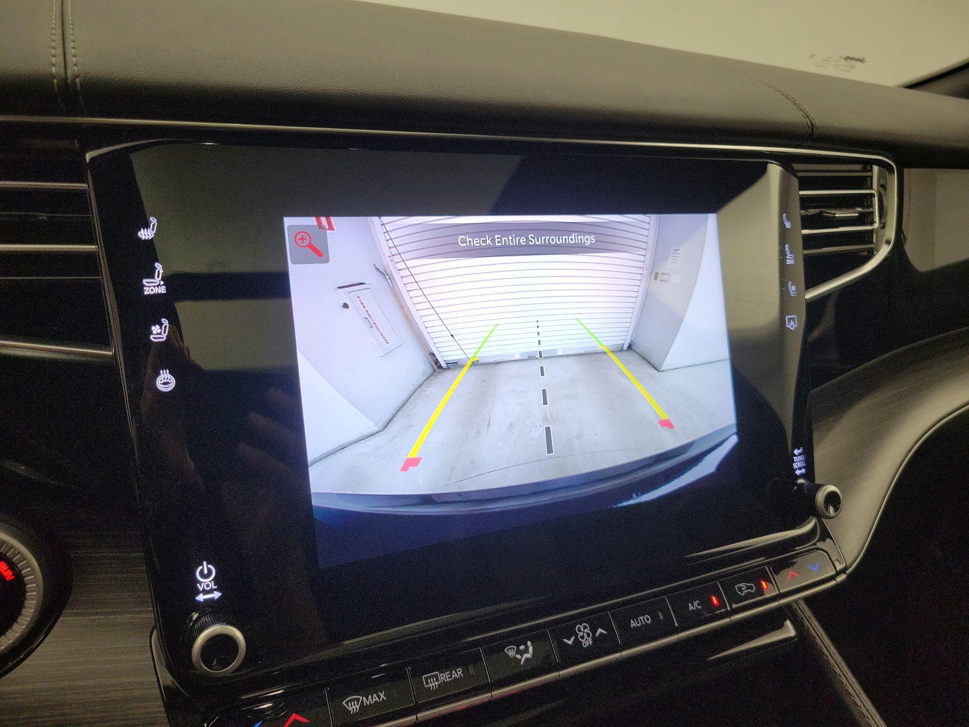 Thumbnail: 2023 Jeep Wagoneer - 15