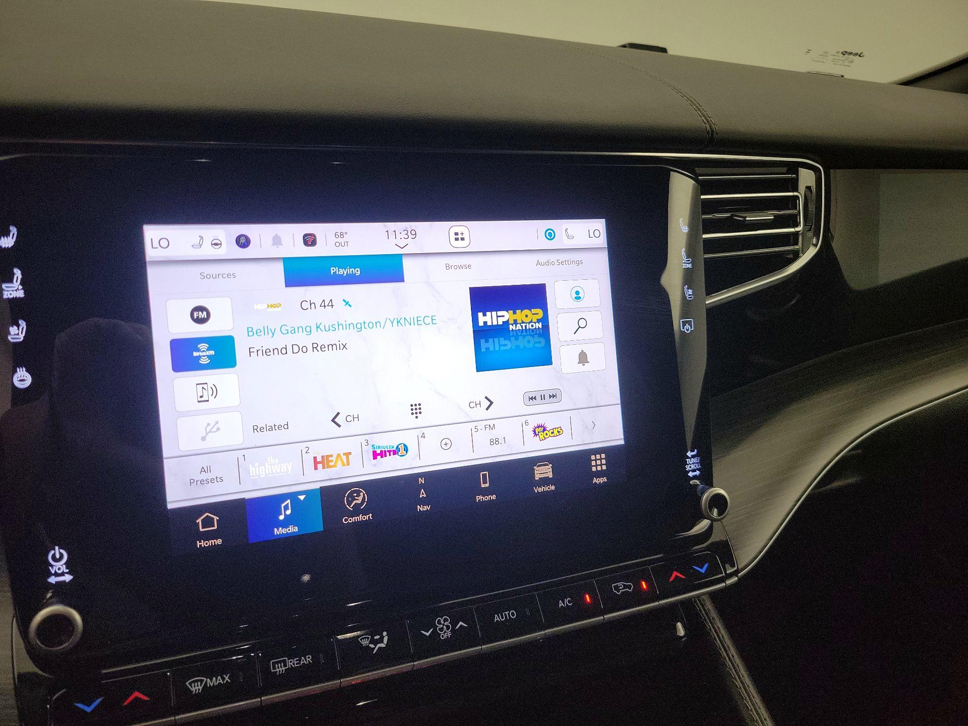 Thumbnail: 2023 Jeep Wagoneer - 16