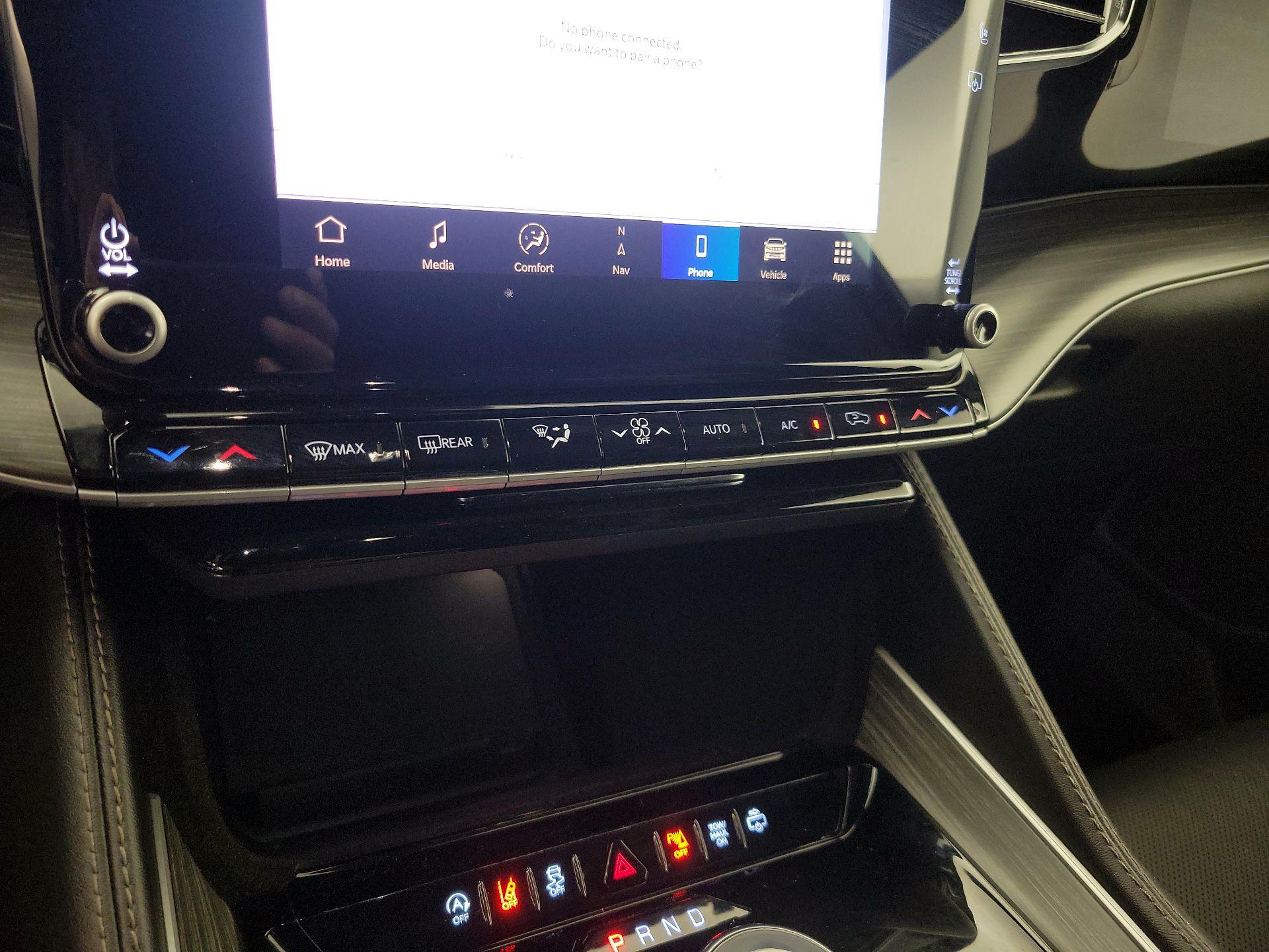 Thumbnail: 2023 Jeep Wagoneer - 17