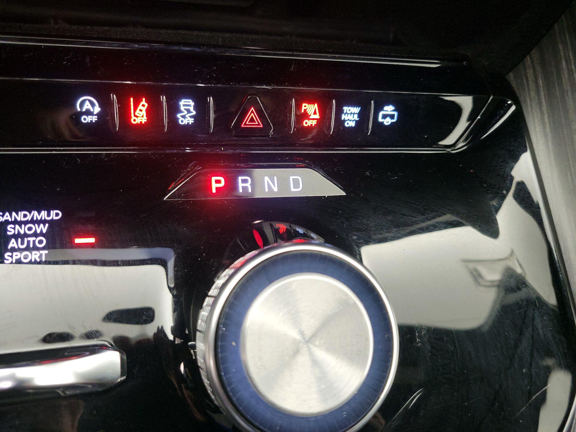 Thumbnail: 2023 Jeep Wagoneer - 18