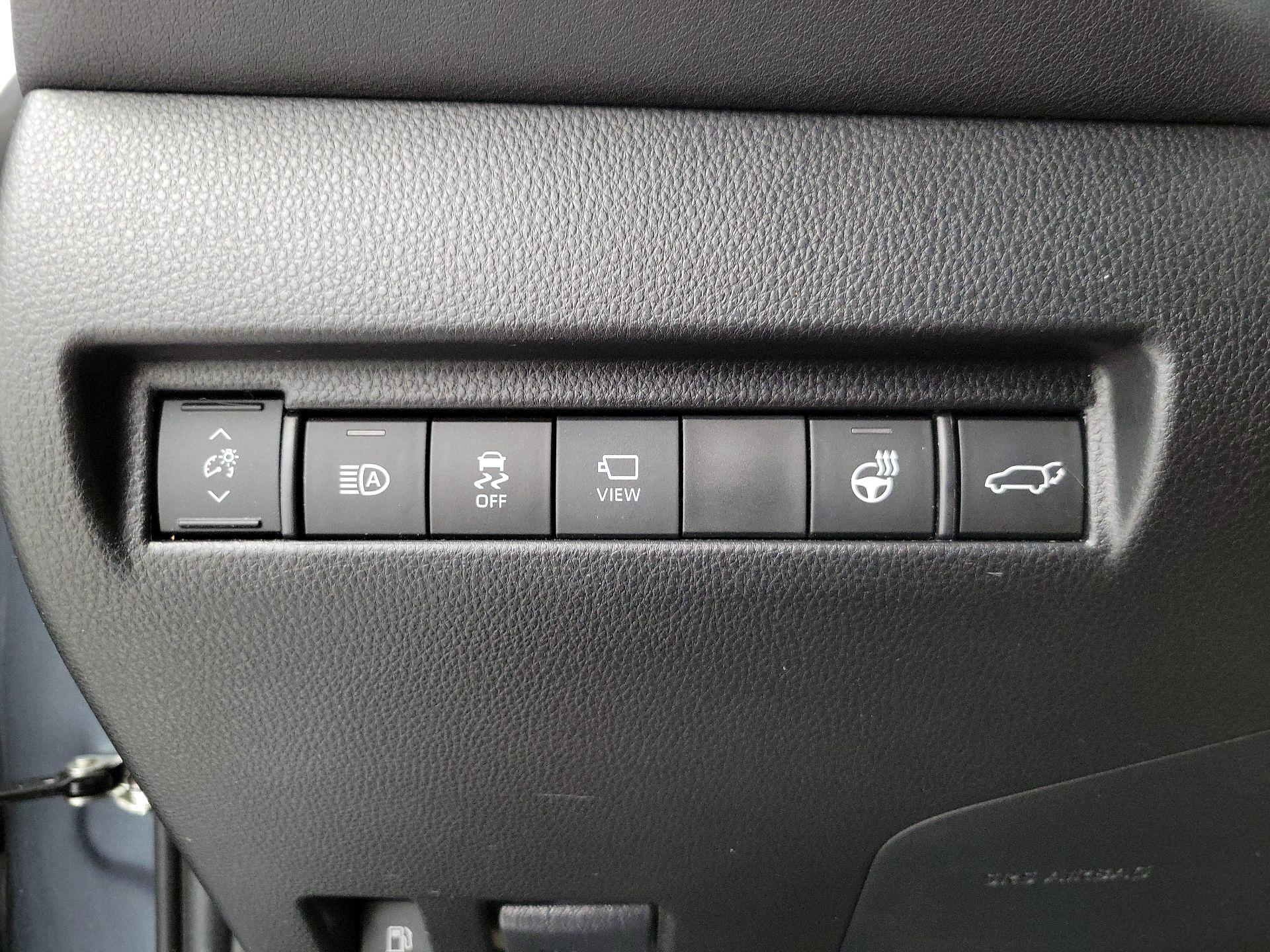 Thumbnail: 2021 Toyota Venza - 13