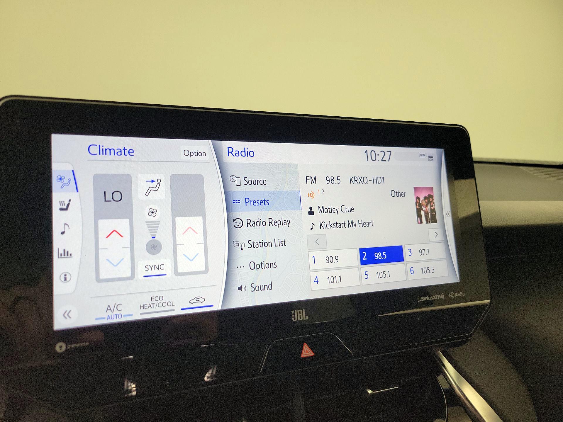 Thumbnail: 2021 Toyota Venza - 16