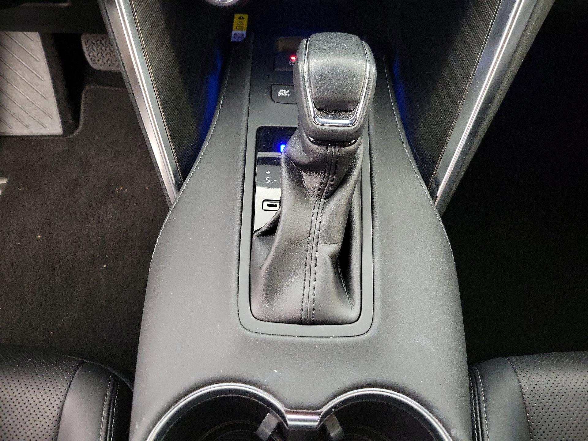 Thumbnail: 2021 Toyota Venza - 18