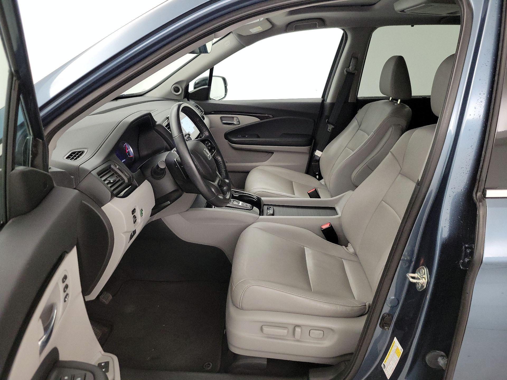 Thumbnail: 2019 Honda Pilot - 11