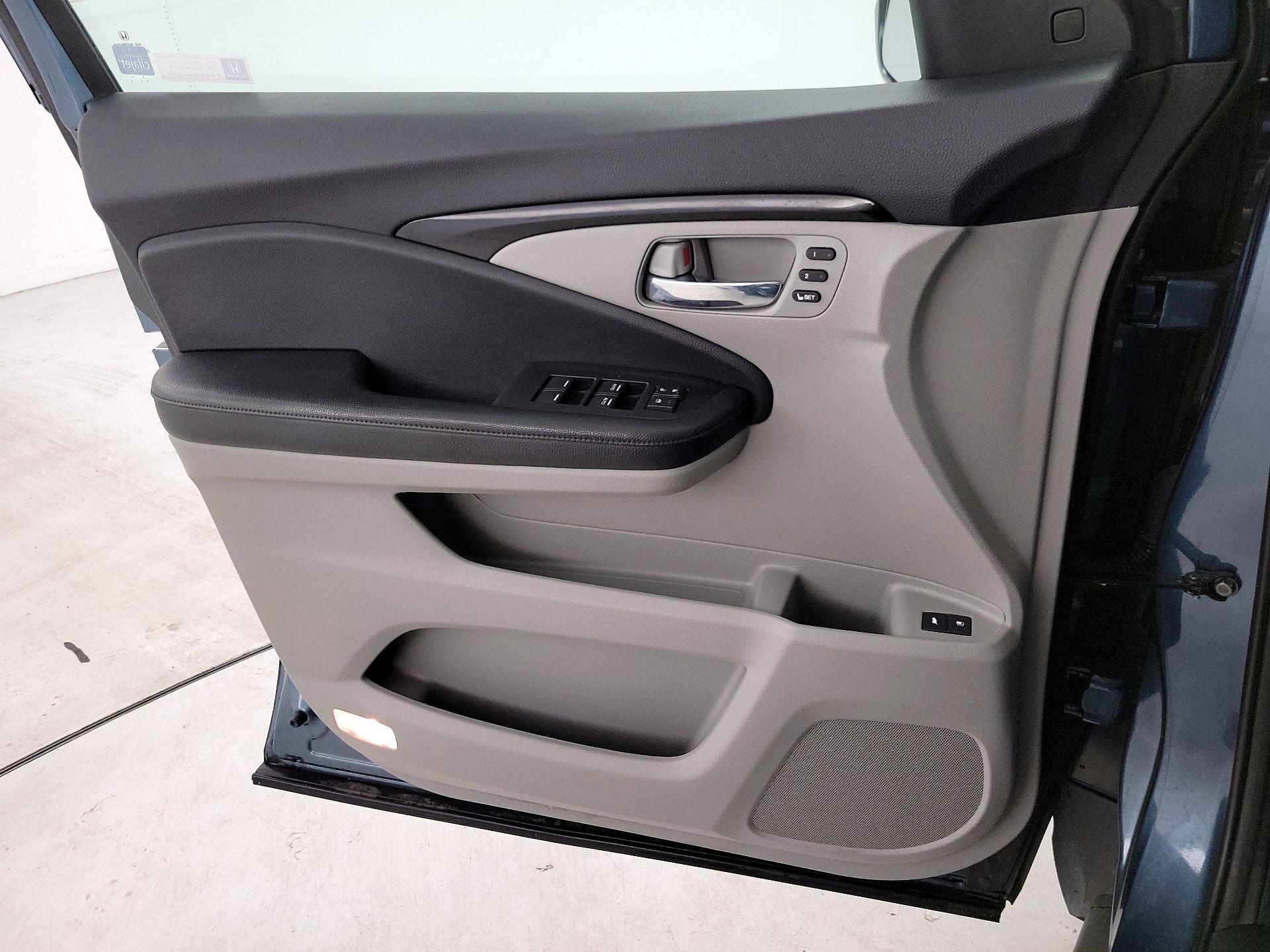 Thumbnail: 2019 Honda Pilot - 12