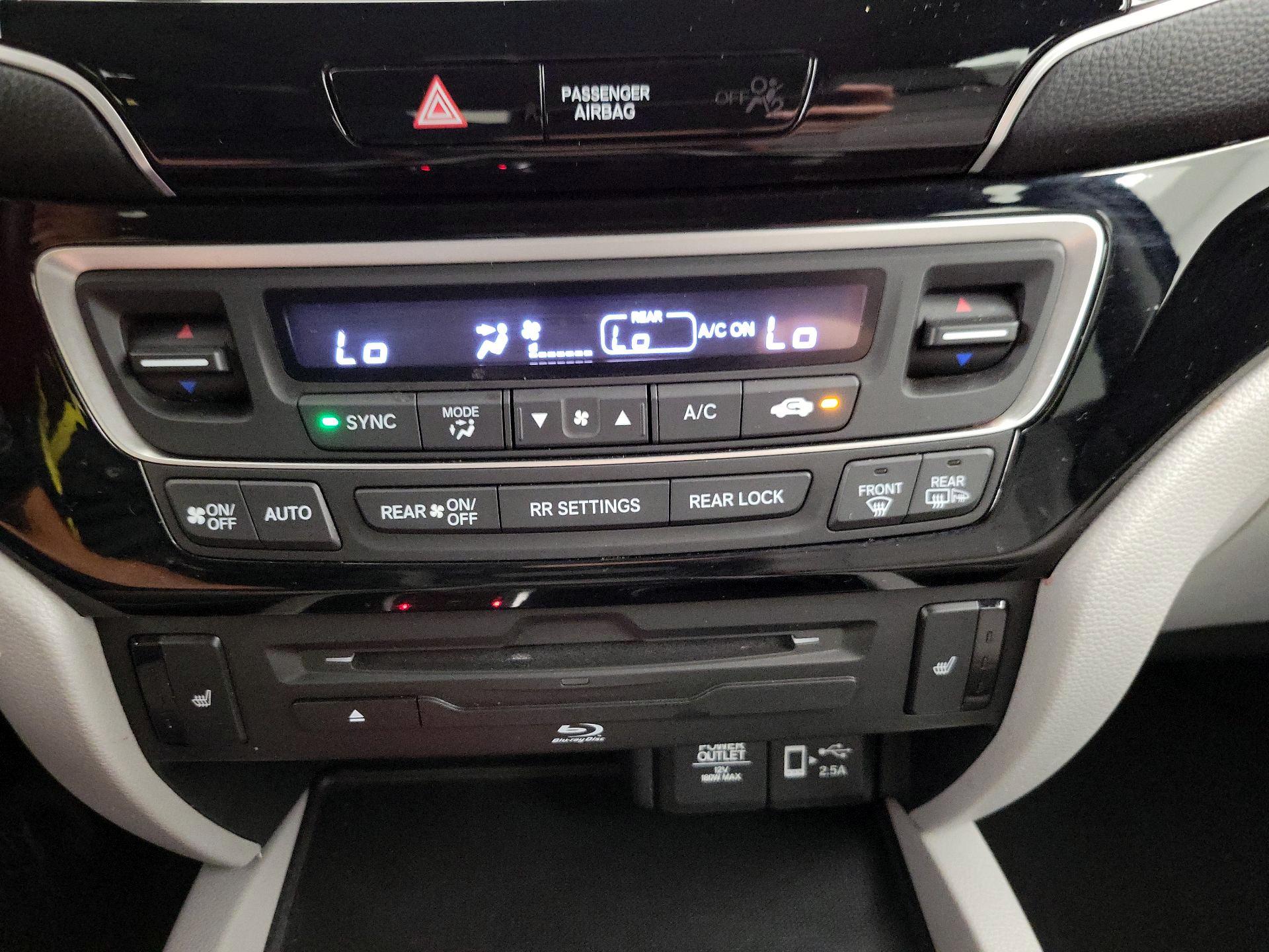 Thumbnail: 2019 Honda Pilot - 17