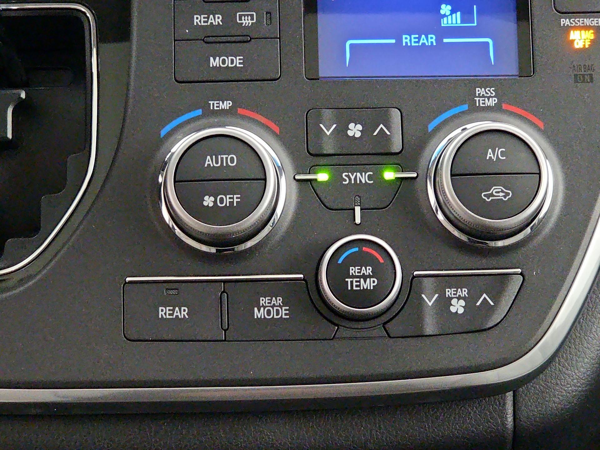 Thumbnail: 2016 Toyota Sienna - 16