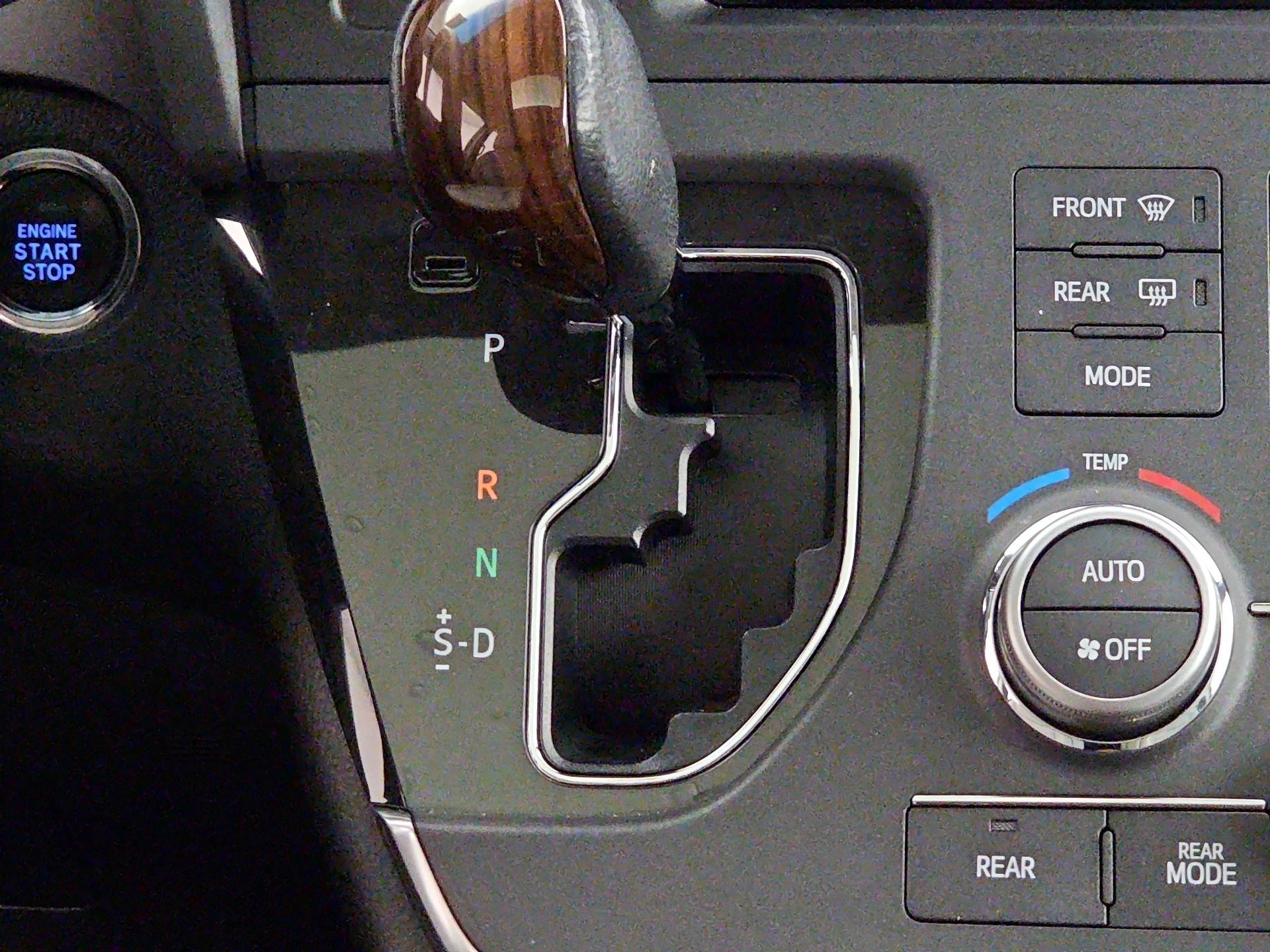 Thumbnail: 2016 Toyota Sienna - 17