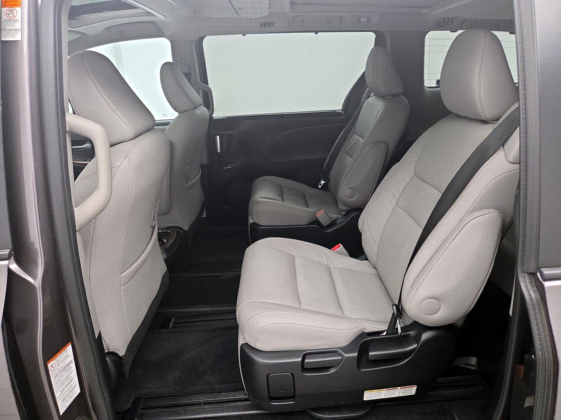 Thumbnail: 2016 Toyota Sienna - 19