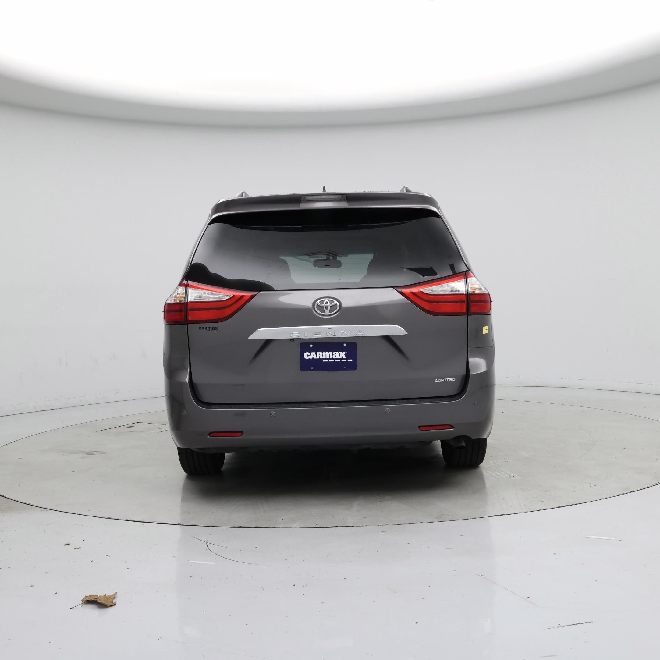 Thumbnail: 2016 Toyota Sienna - 6