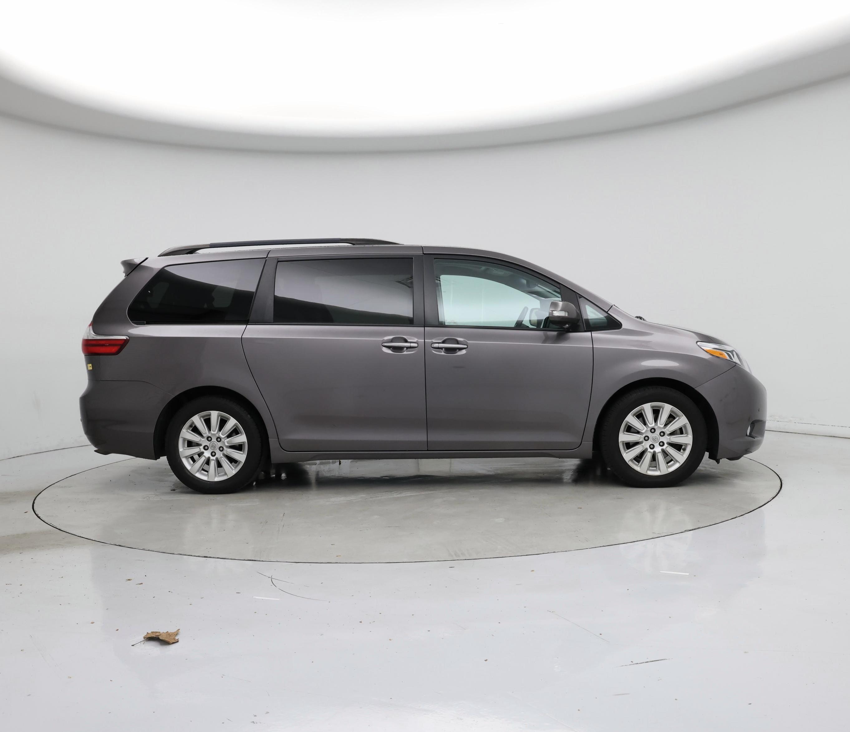 Thumbnail: 2016 Toyota Sienna - 7