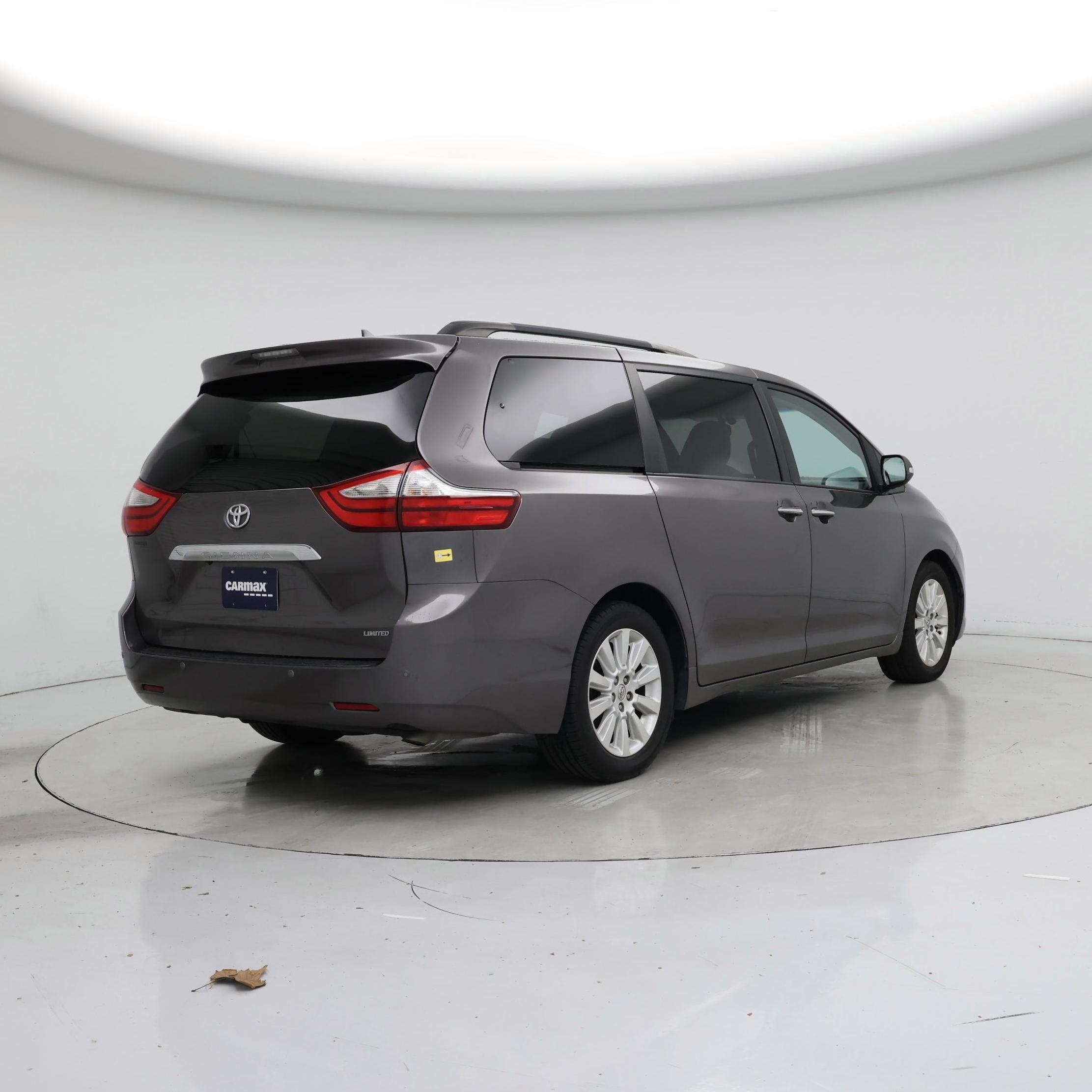 Thumbnail: 2016 Toyota Sienna - 8