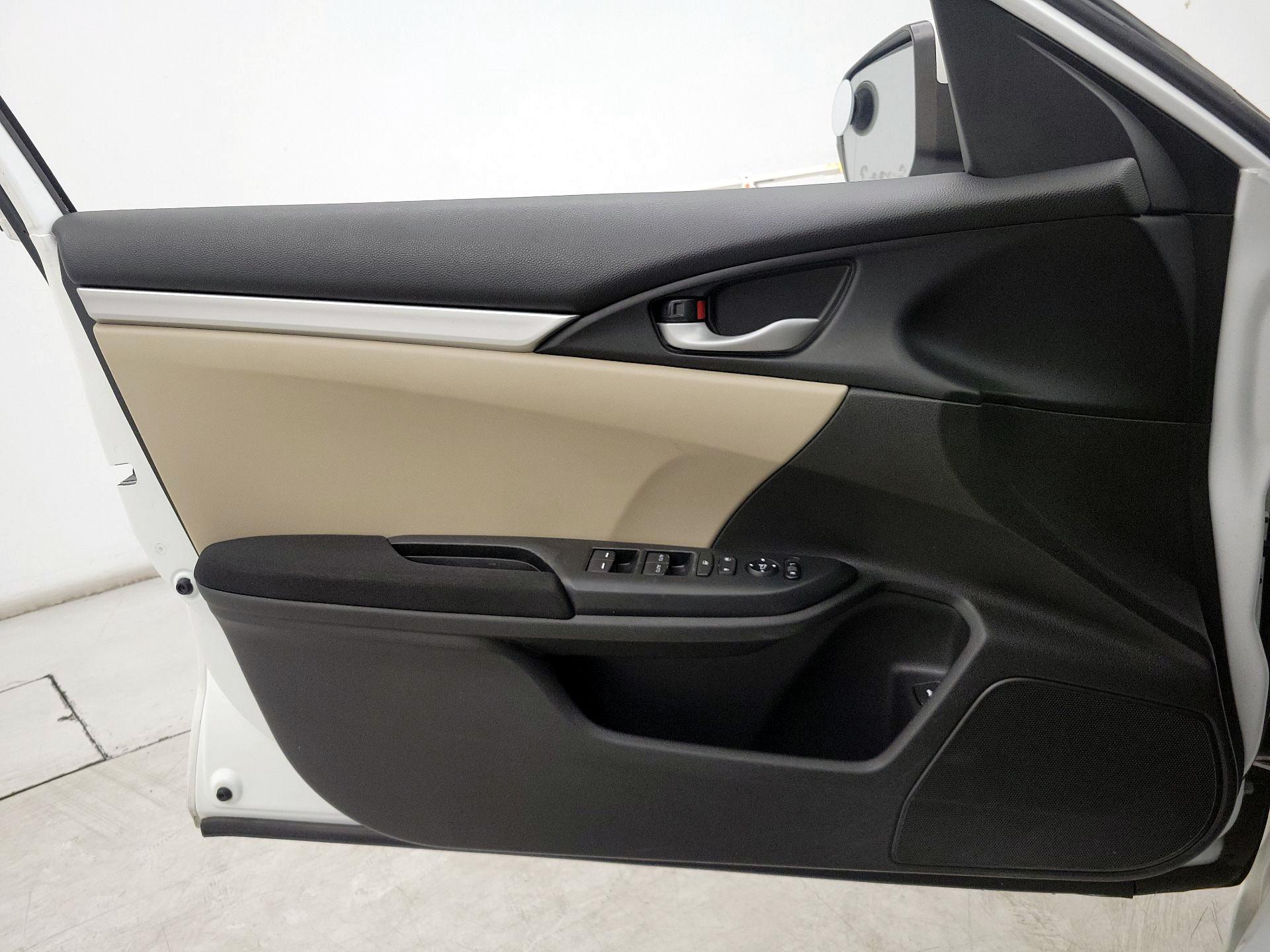 Thumbnail: 2016 Honda Civic - 12