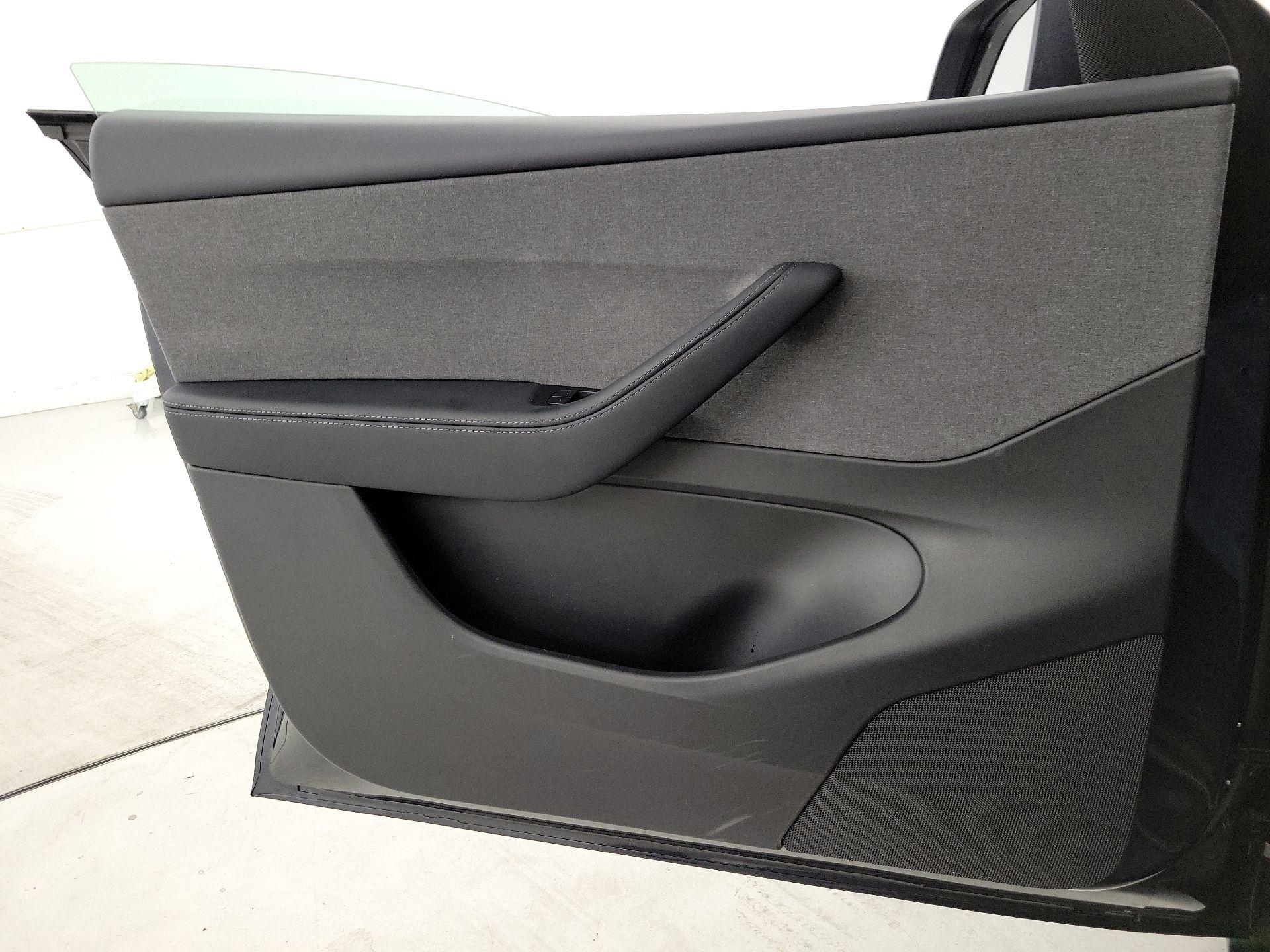 Thumbnail: 2026 Tesla Model Y - 12