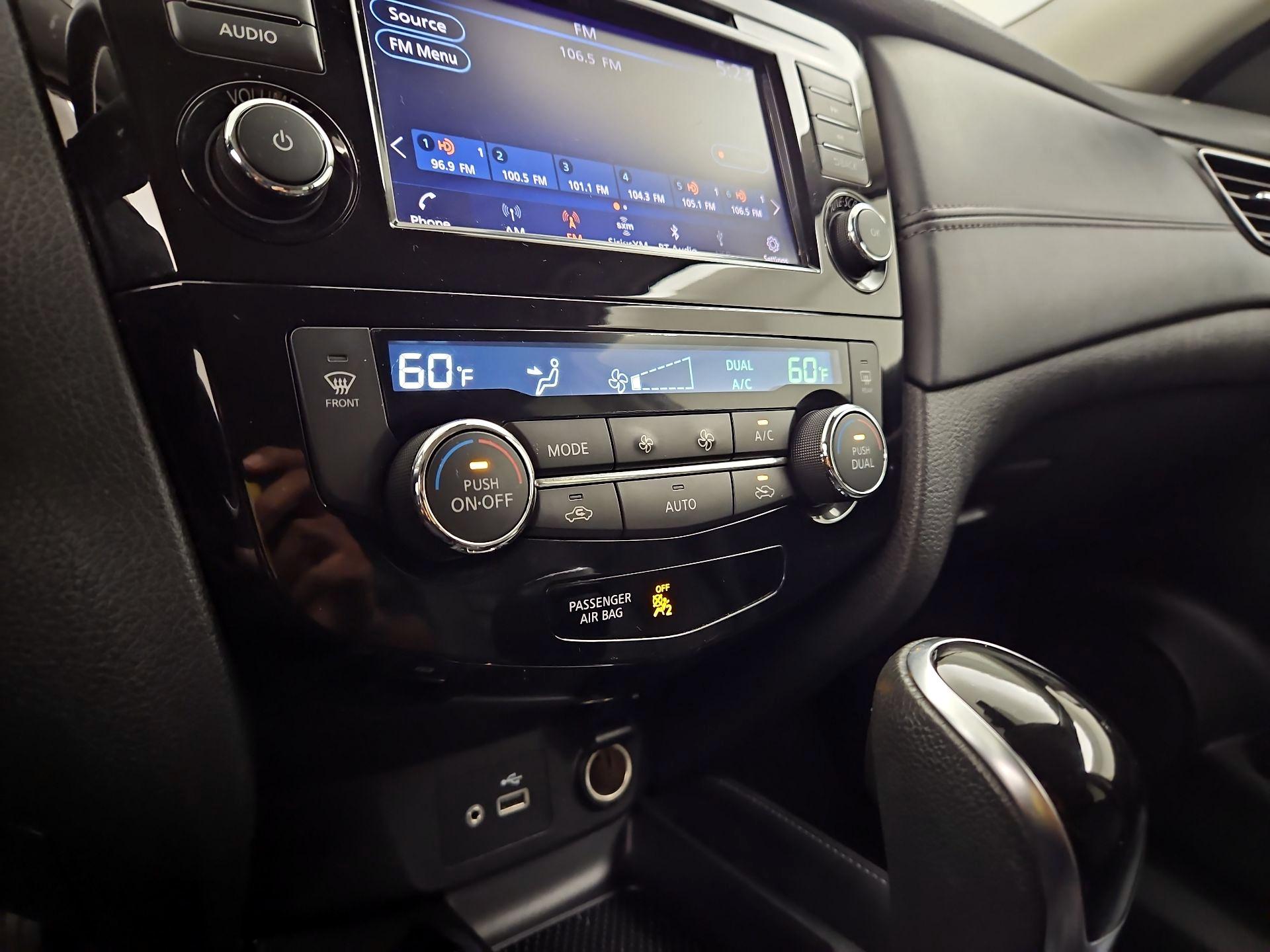 Thumbnail: 2019 Nissan Rogue - 17