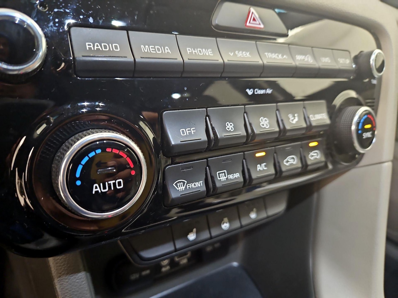2018 Kia Sportage EX - Photo 17