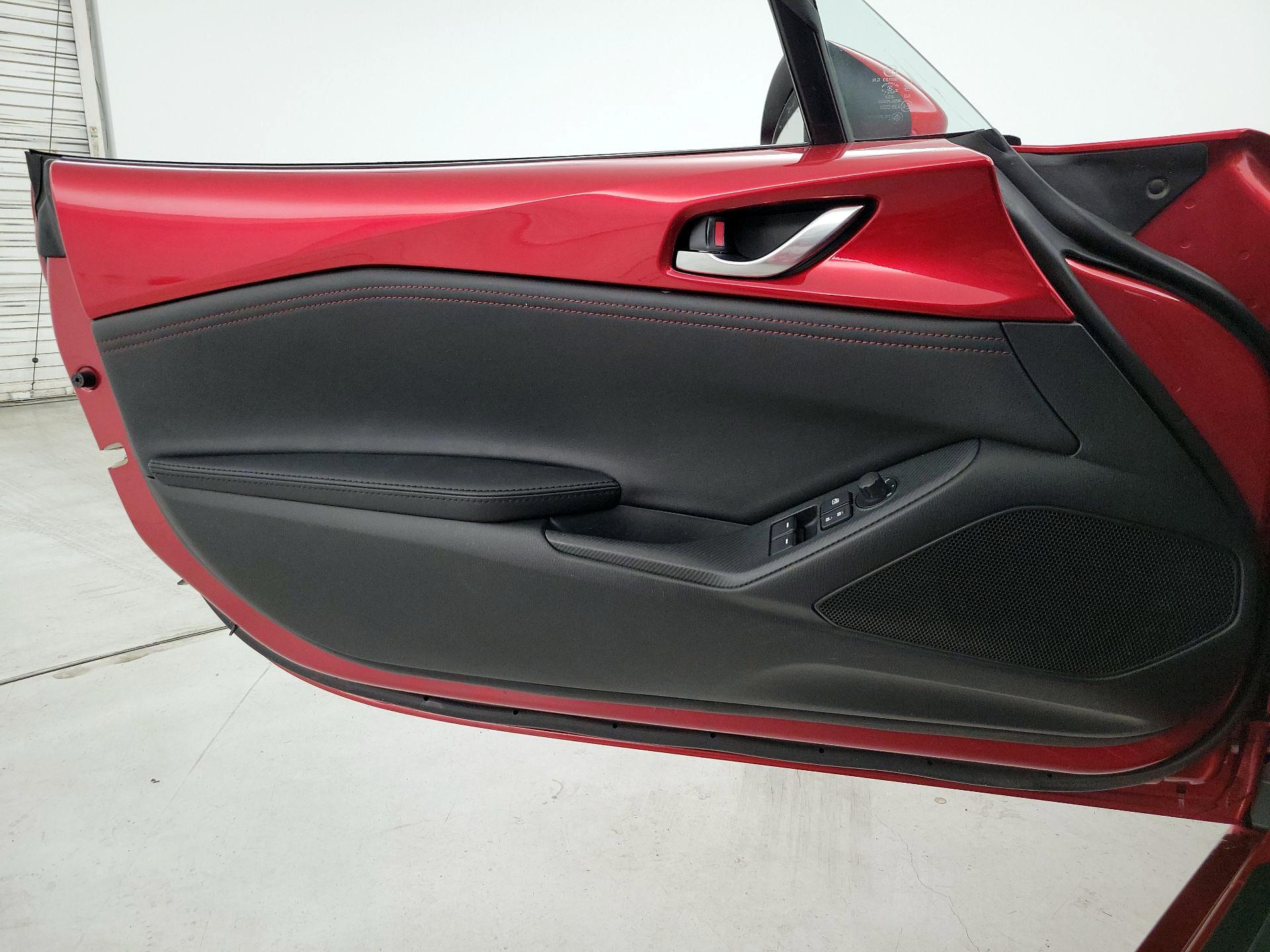 Thumbnail: 2017 Mazda MX-5 Miata - 12