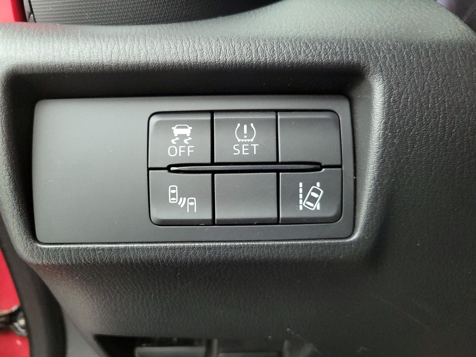 Thumbnail: 2017 Mazda MX-5 Miata - 13