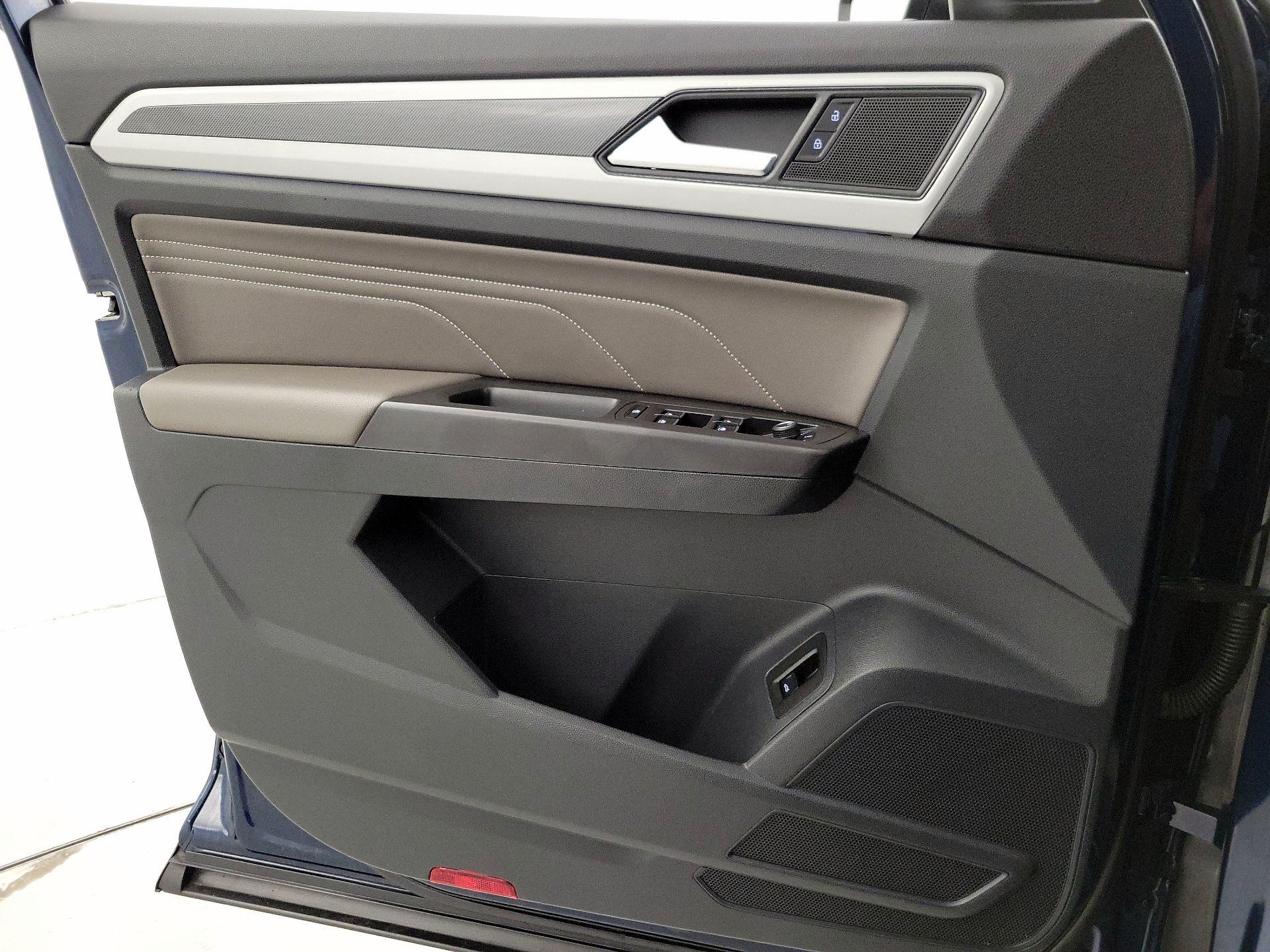 Thumbnail: 2022 Volkswagen Atlas - 12