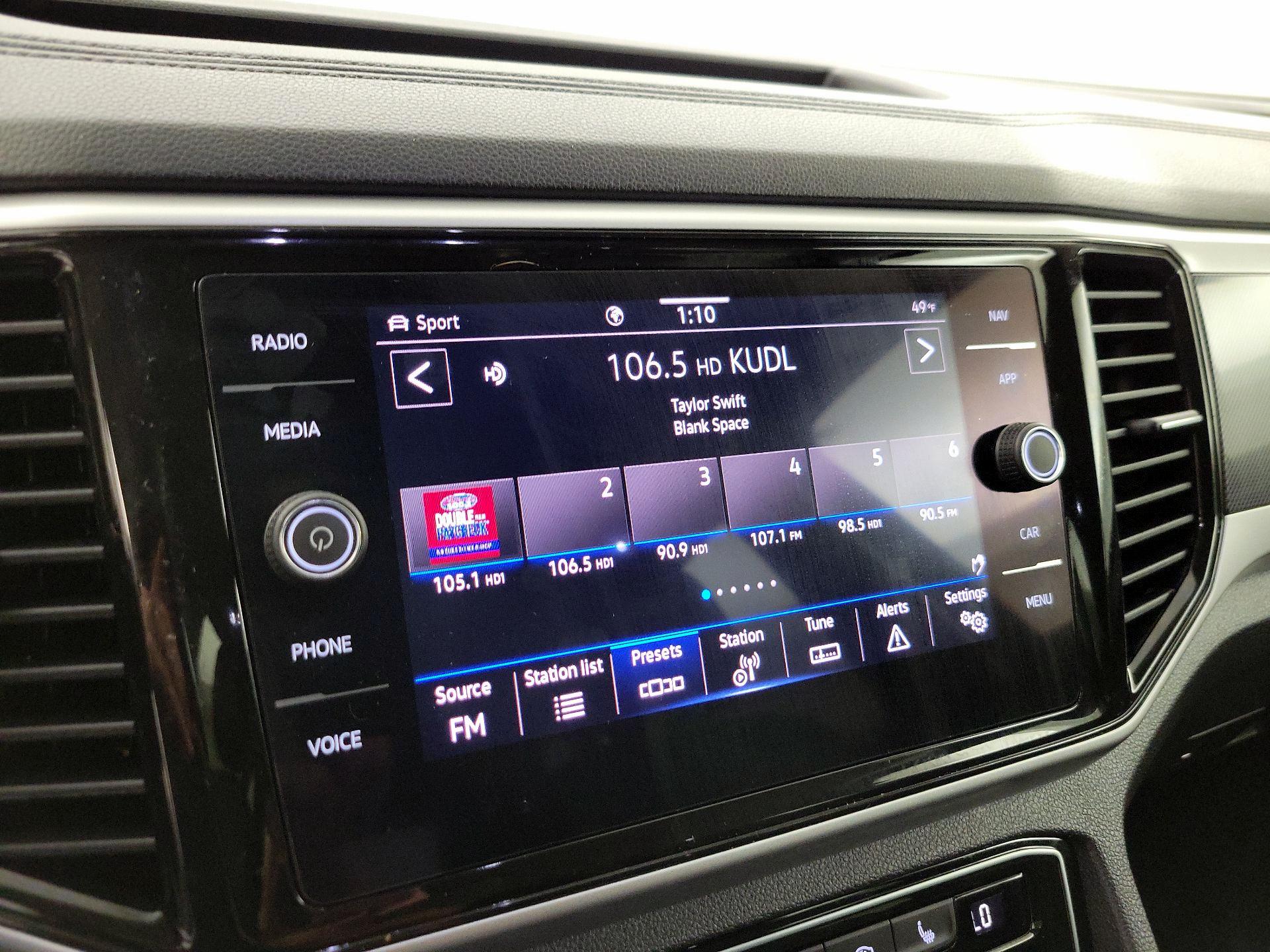 Thumbnail: 2022 Volkswagen Atlas - 16