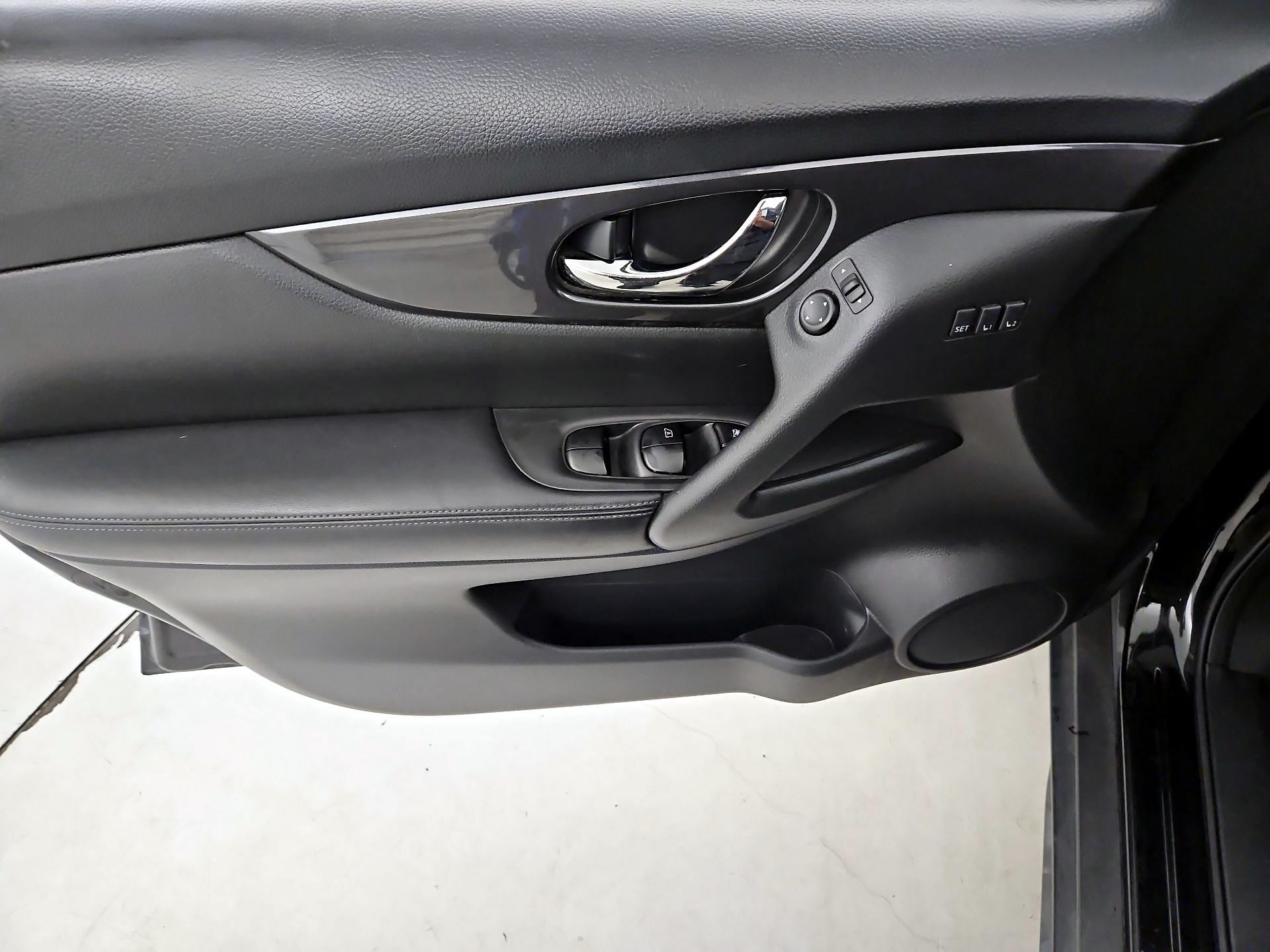 Thumbnail: 2018 Nissan Rogue - 12