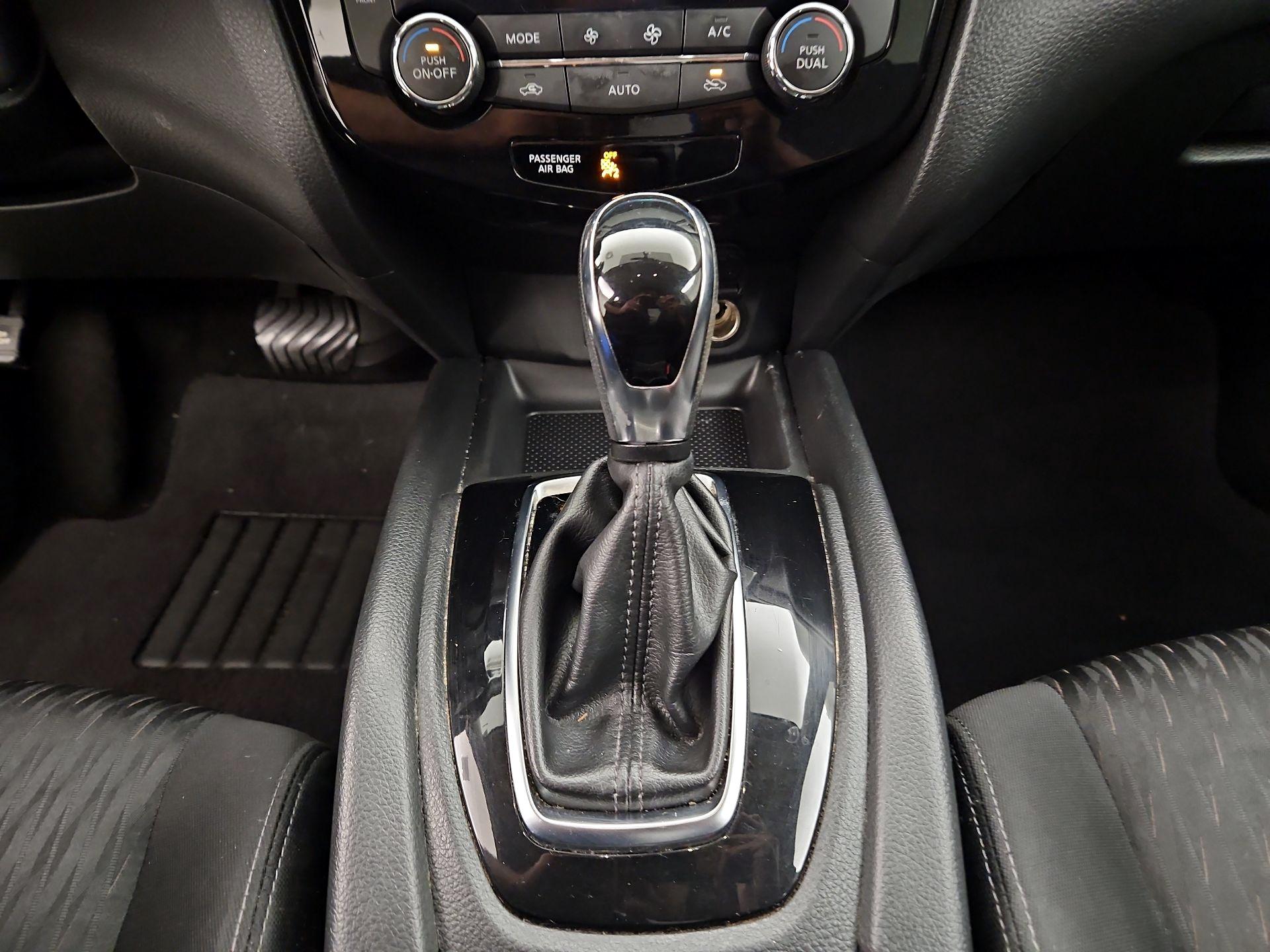 Thumbnail: 2018 Nissan Rogue - 18